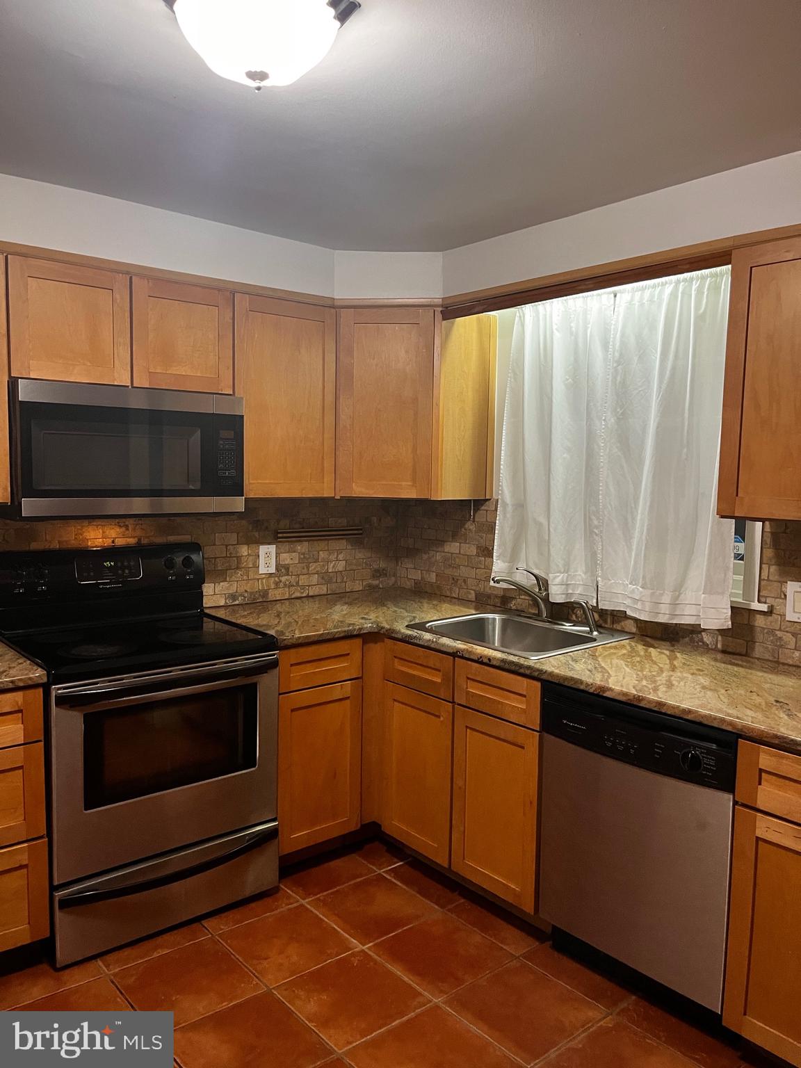 QUEEN VILLAGE - Residential Lease