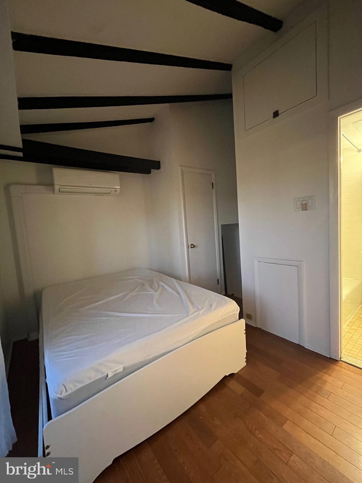 QUEEN VILLAGE - Residential Lease