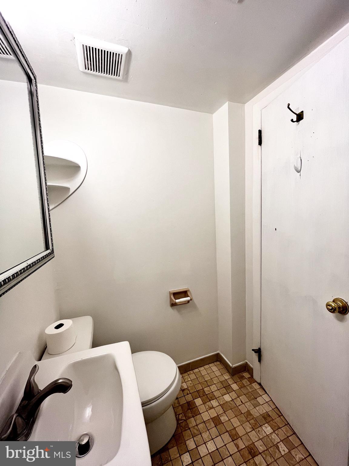 QUEEN VILLAGE - Residential Lease