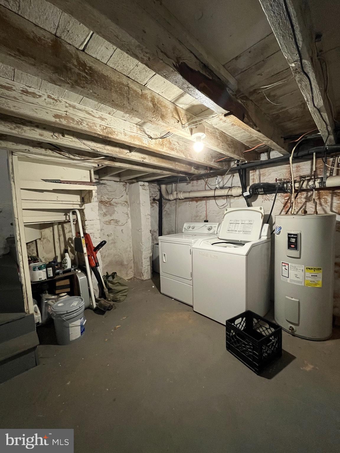 QUEEN VILLAGE - Residential Lease
