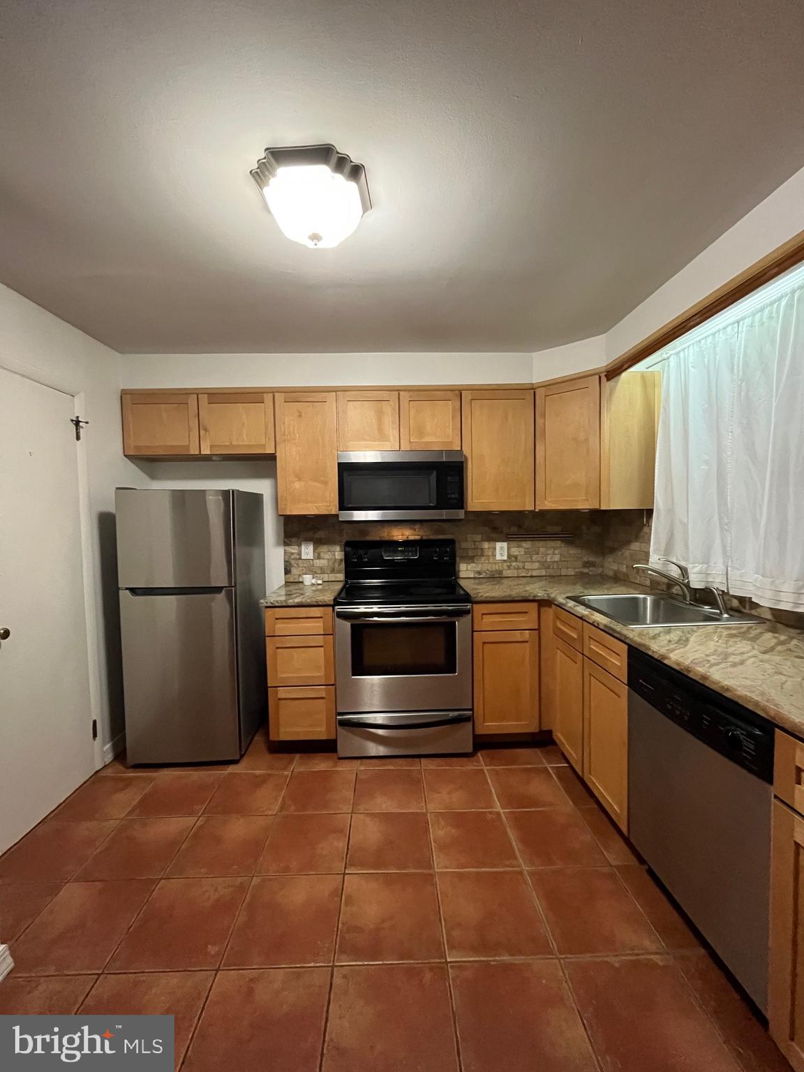 QUEEN VILLAGE - Residential Lease