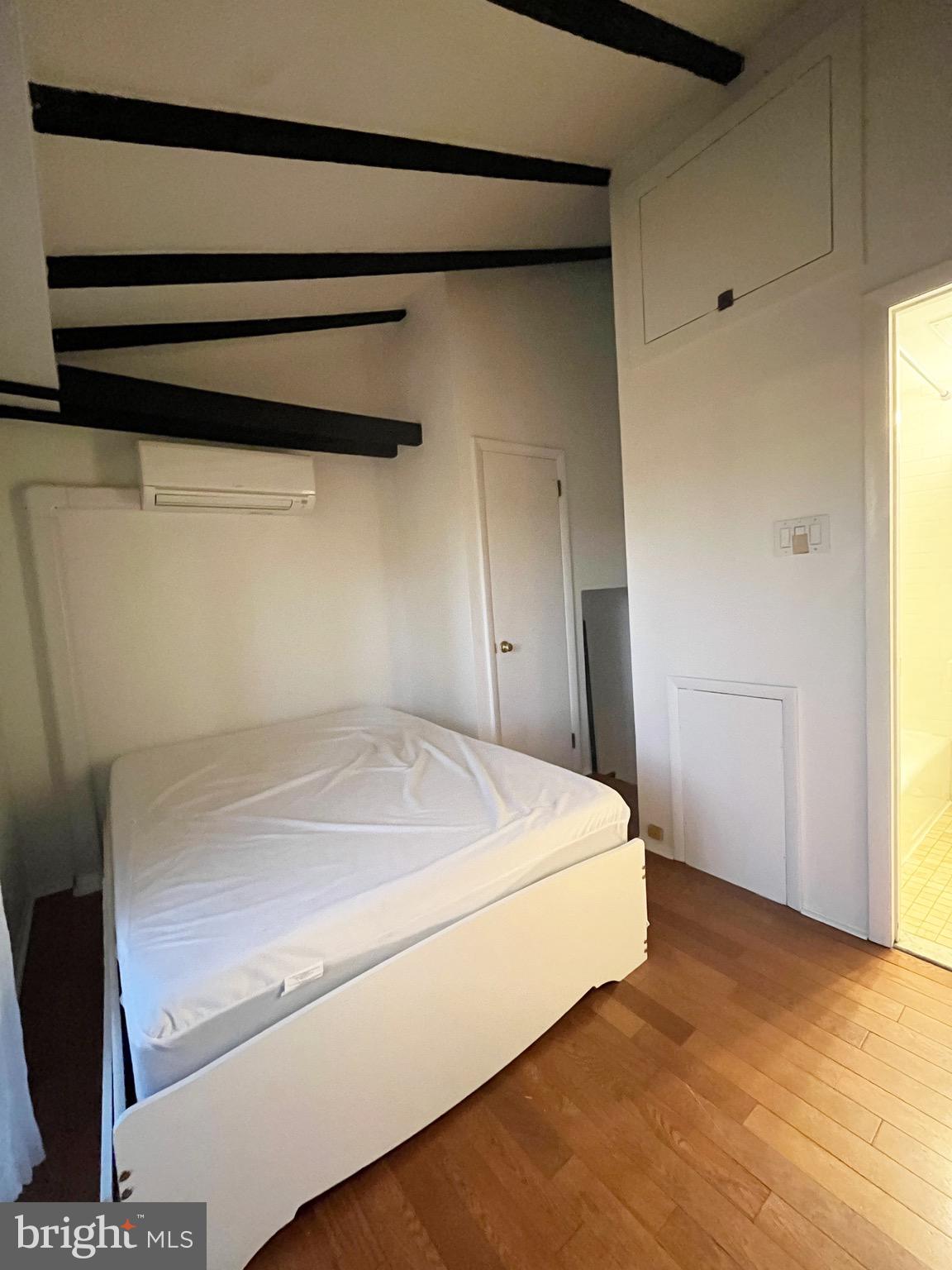 QUEEN VILLAGE - Residential Lease