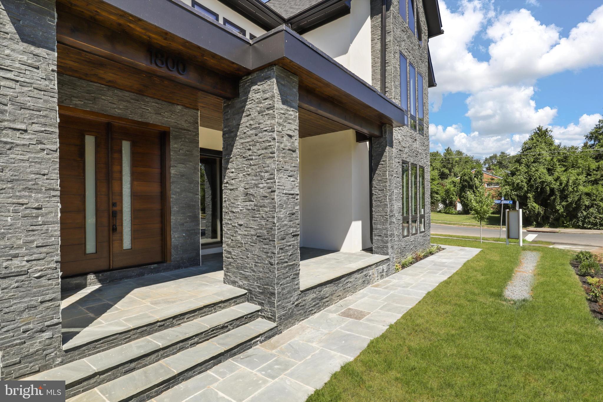 SOUTHRIDGE - Residential