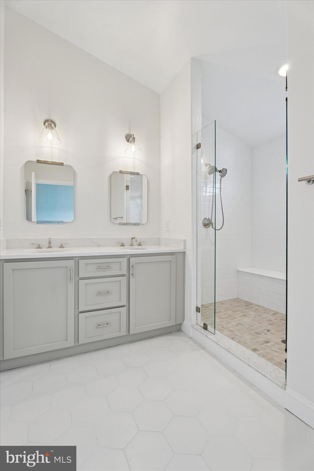 RAVENSCLIFF - Residential