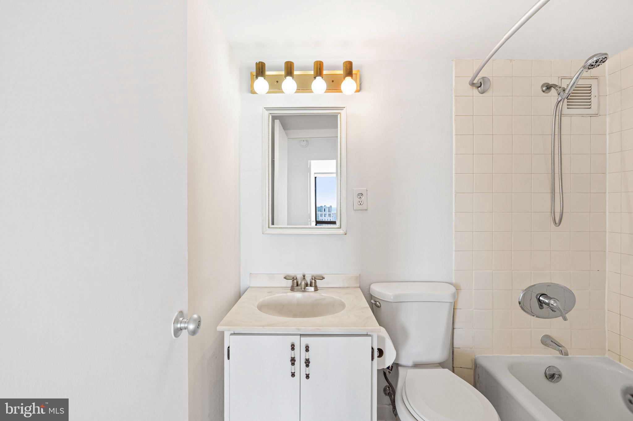 SOCIETY HILL - Residential Lease