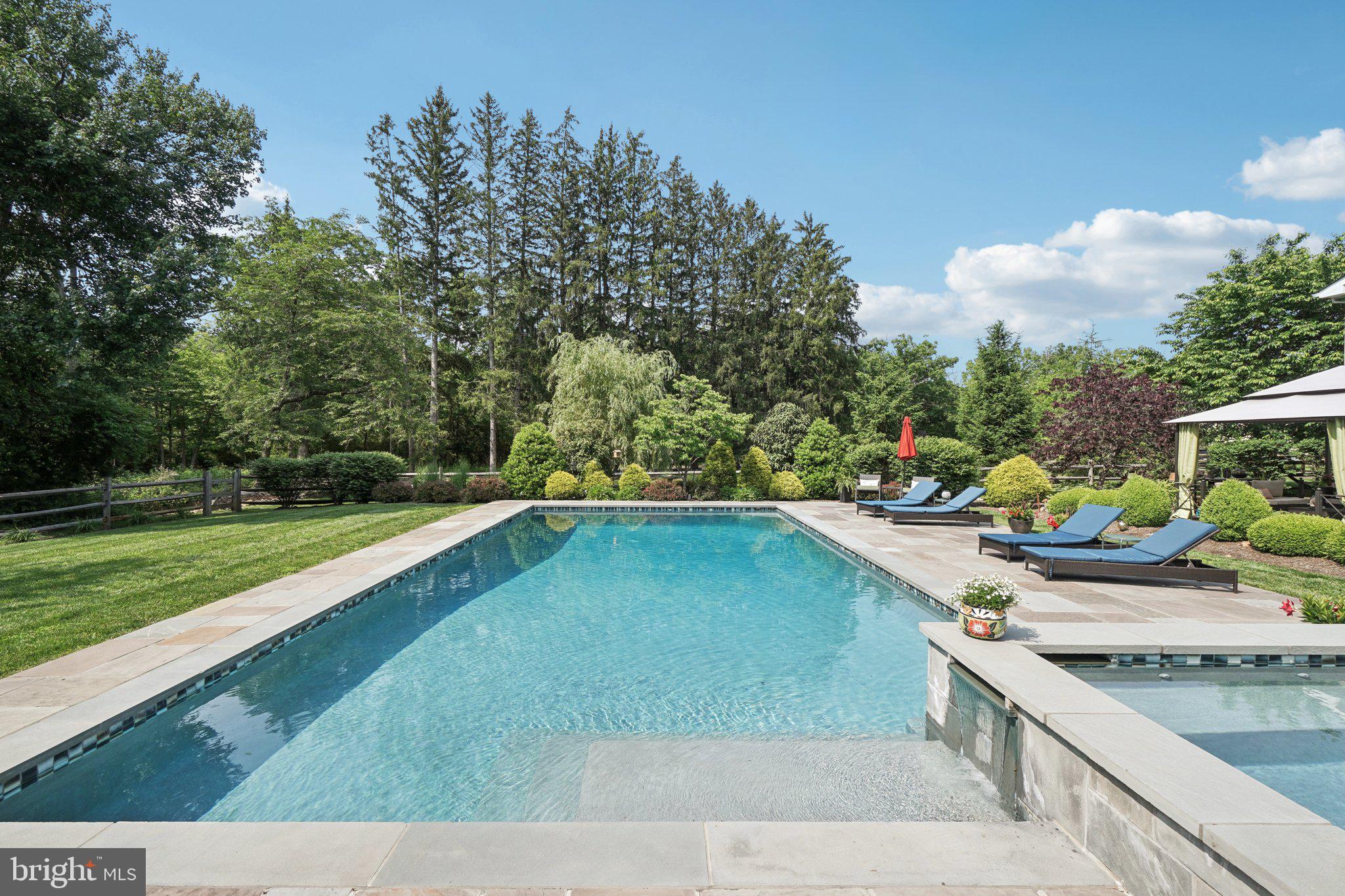 6 GREENWOOD AVENUE