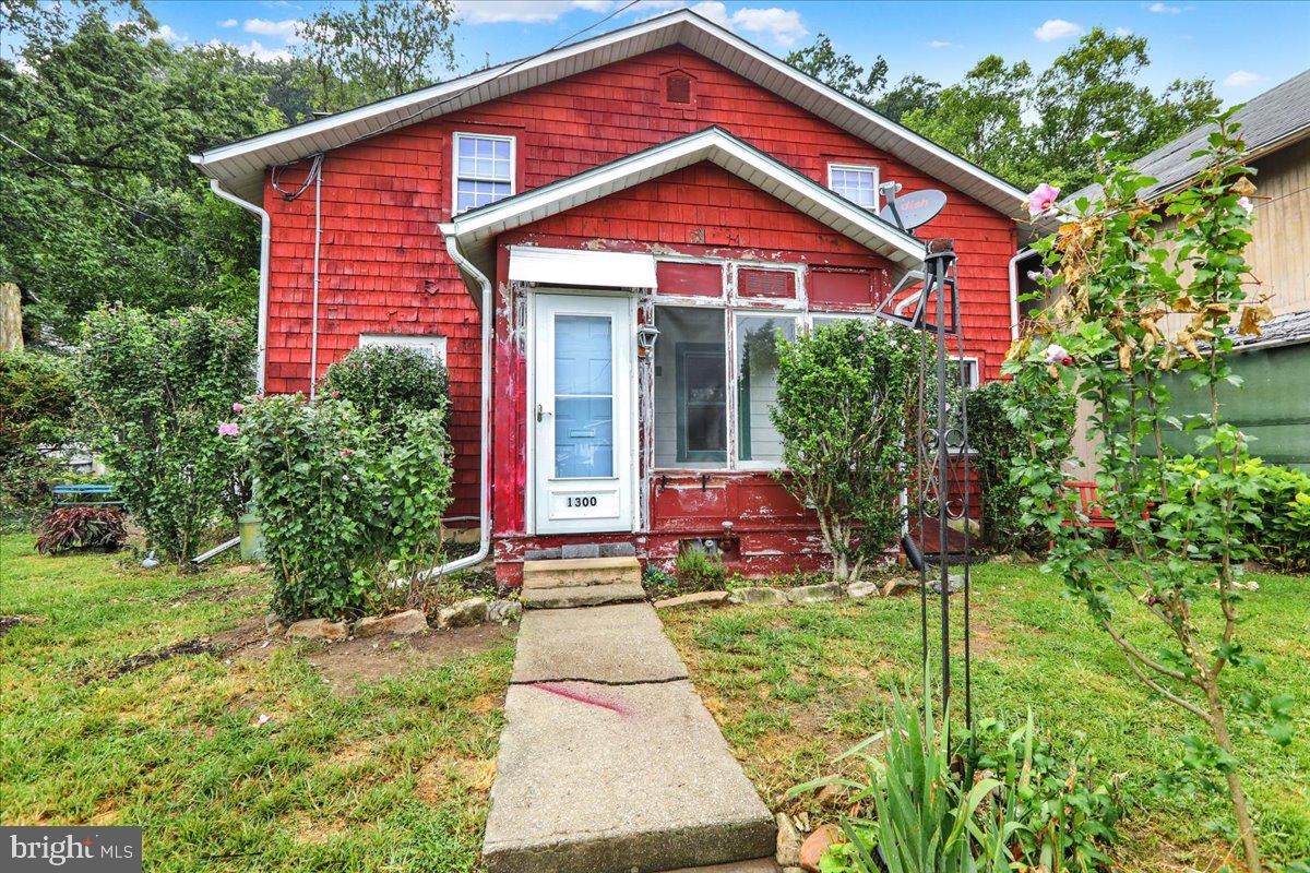 1300 CARSONIA AVENUE
