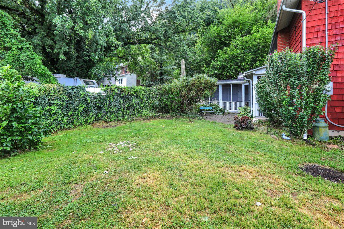 1300 CARSONIA AVENUE