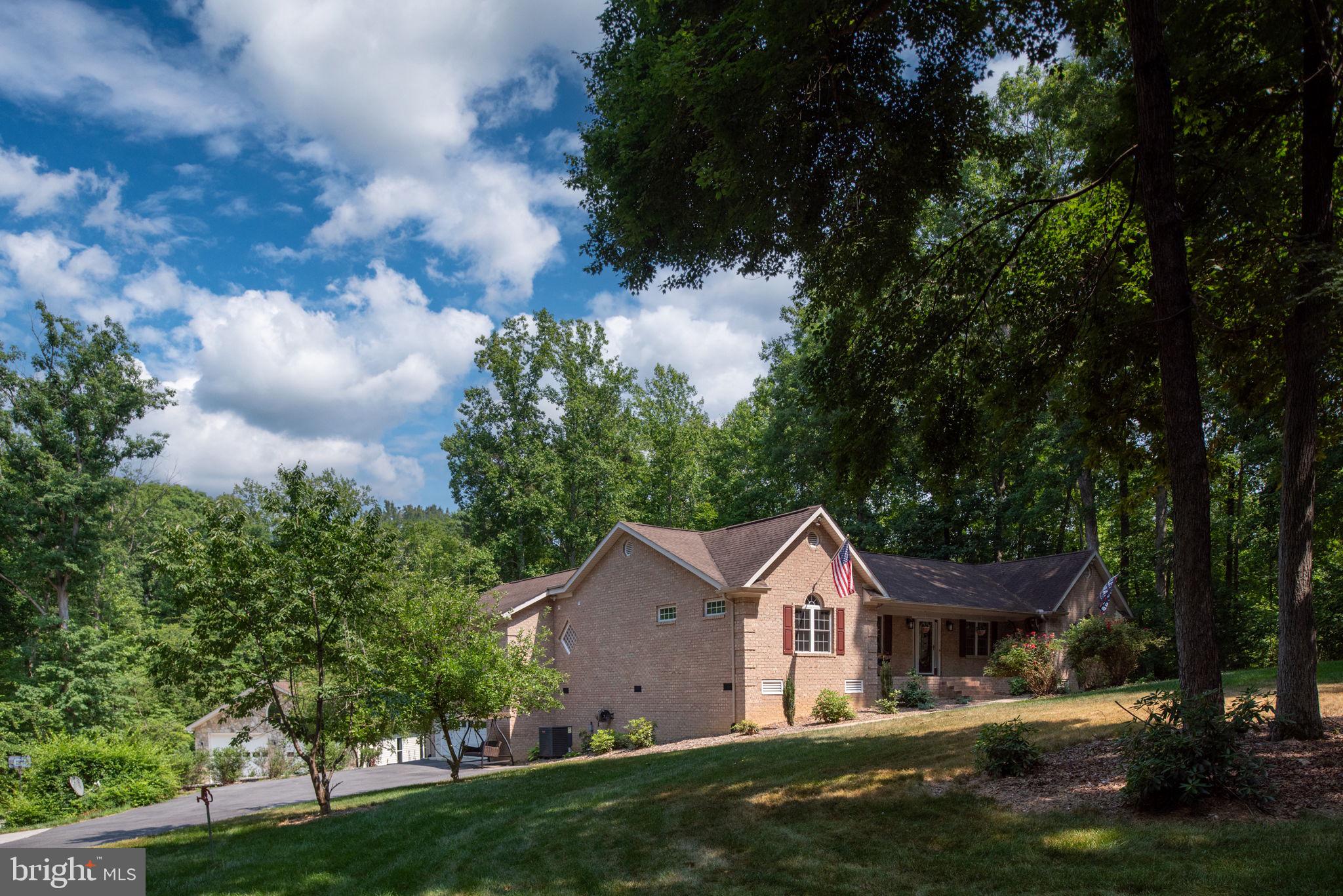 TALL PINES - Residential