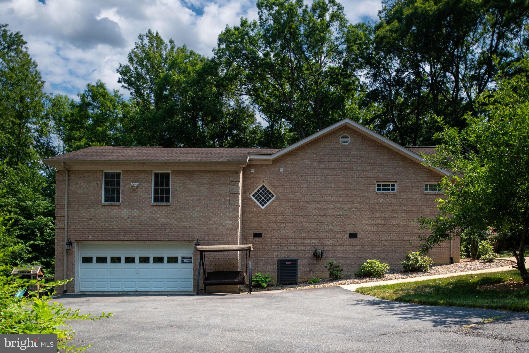 TALL PINES - Residential