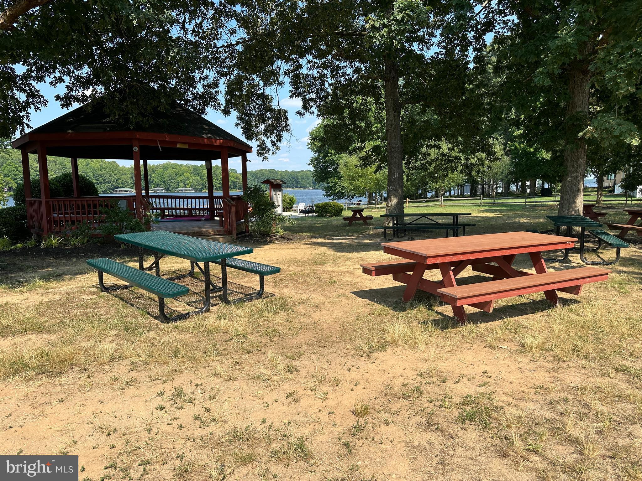 TALL PINES - Residential