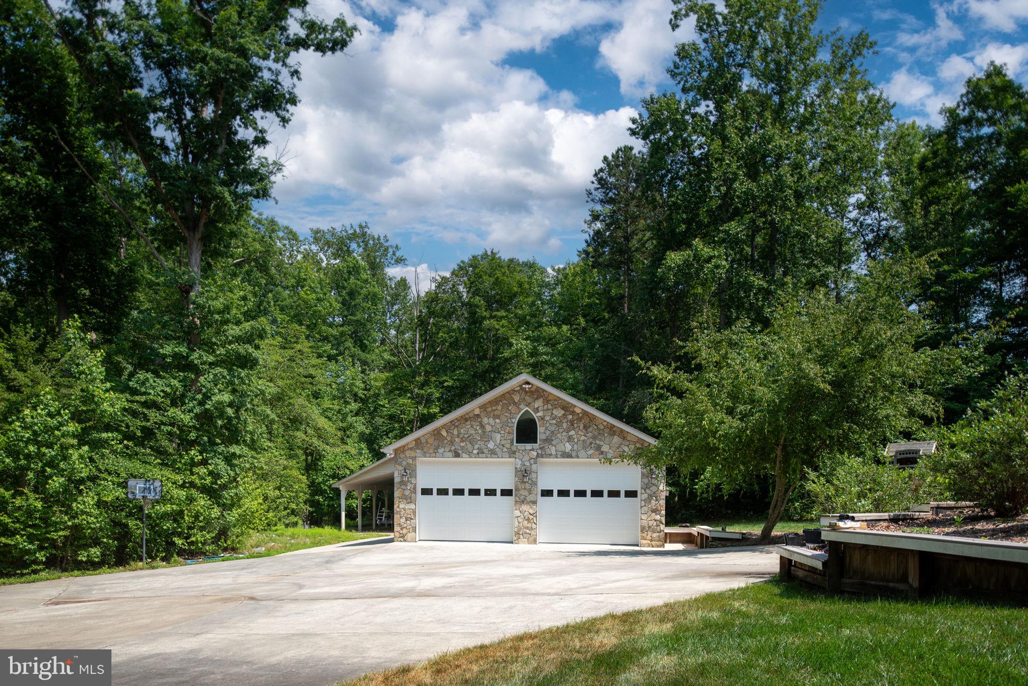 TALL PINES - Residential