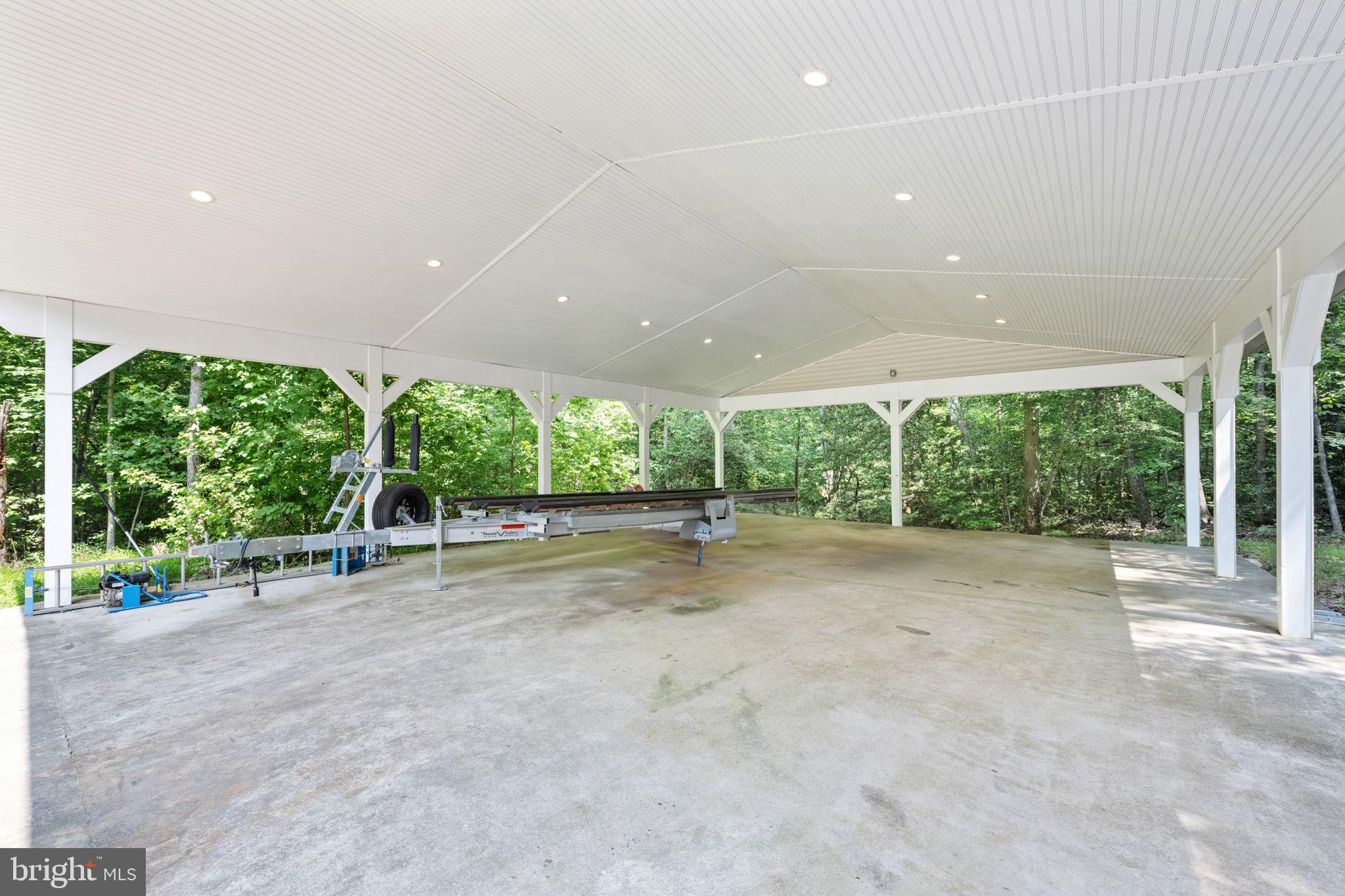 TALL PINES - Residential