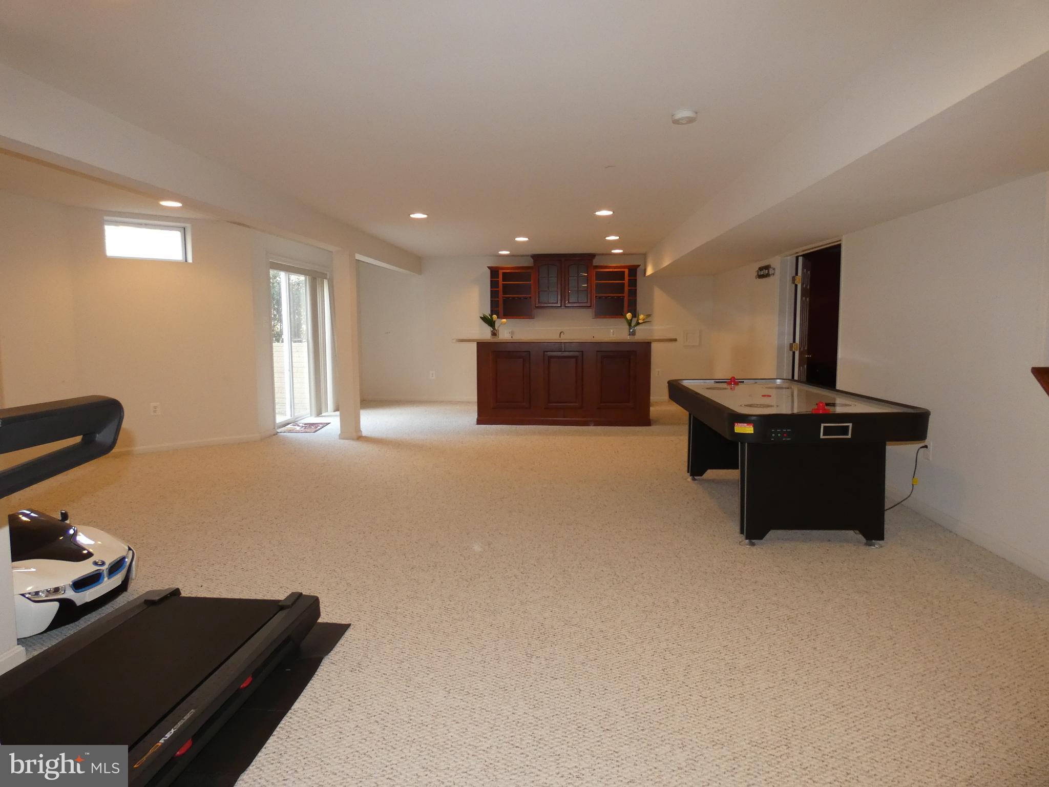 BROAD RUN OAKS - Residential