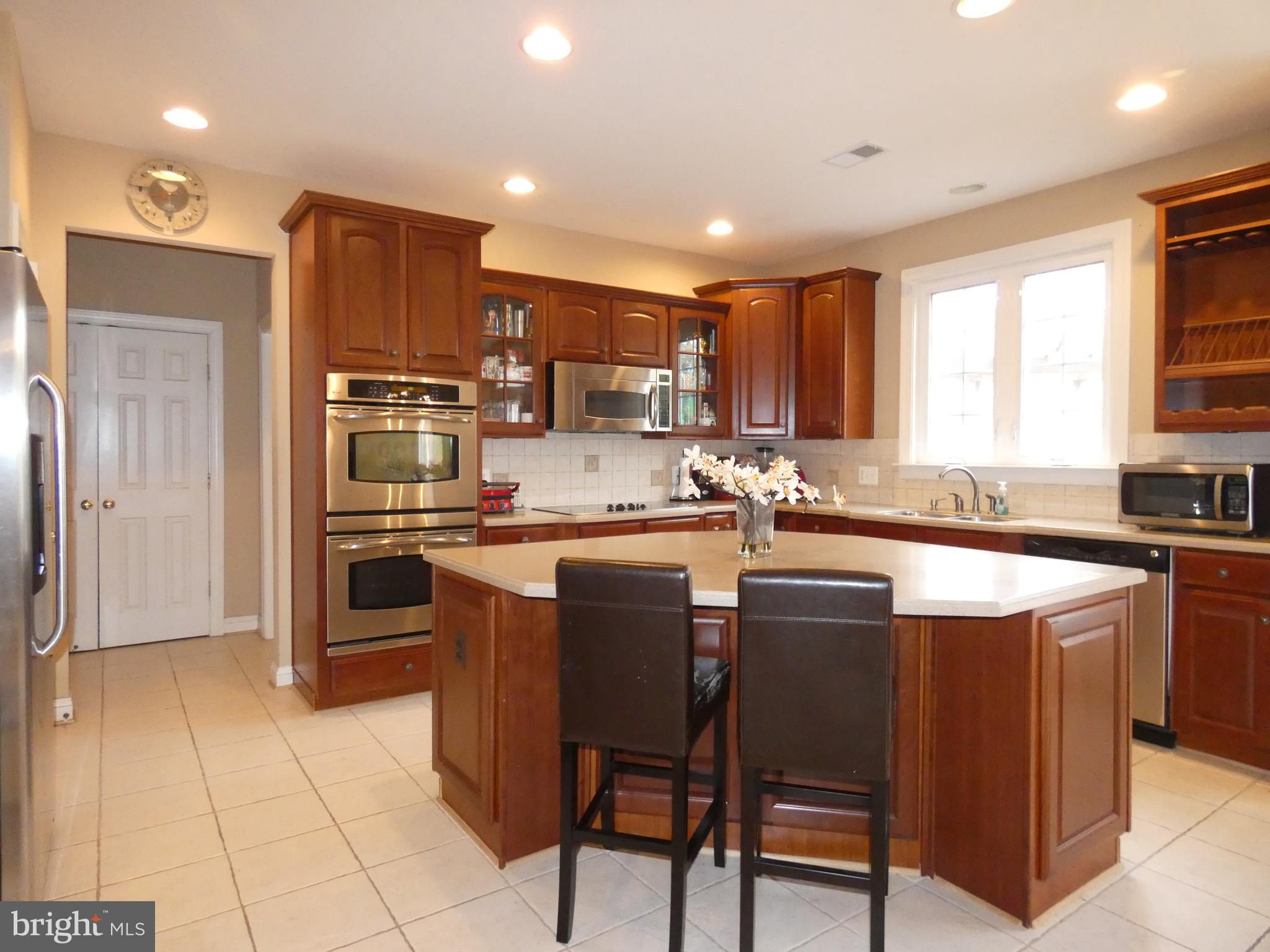 BROAD RUN OAKS - Residential