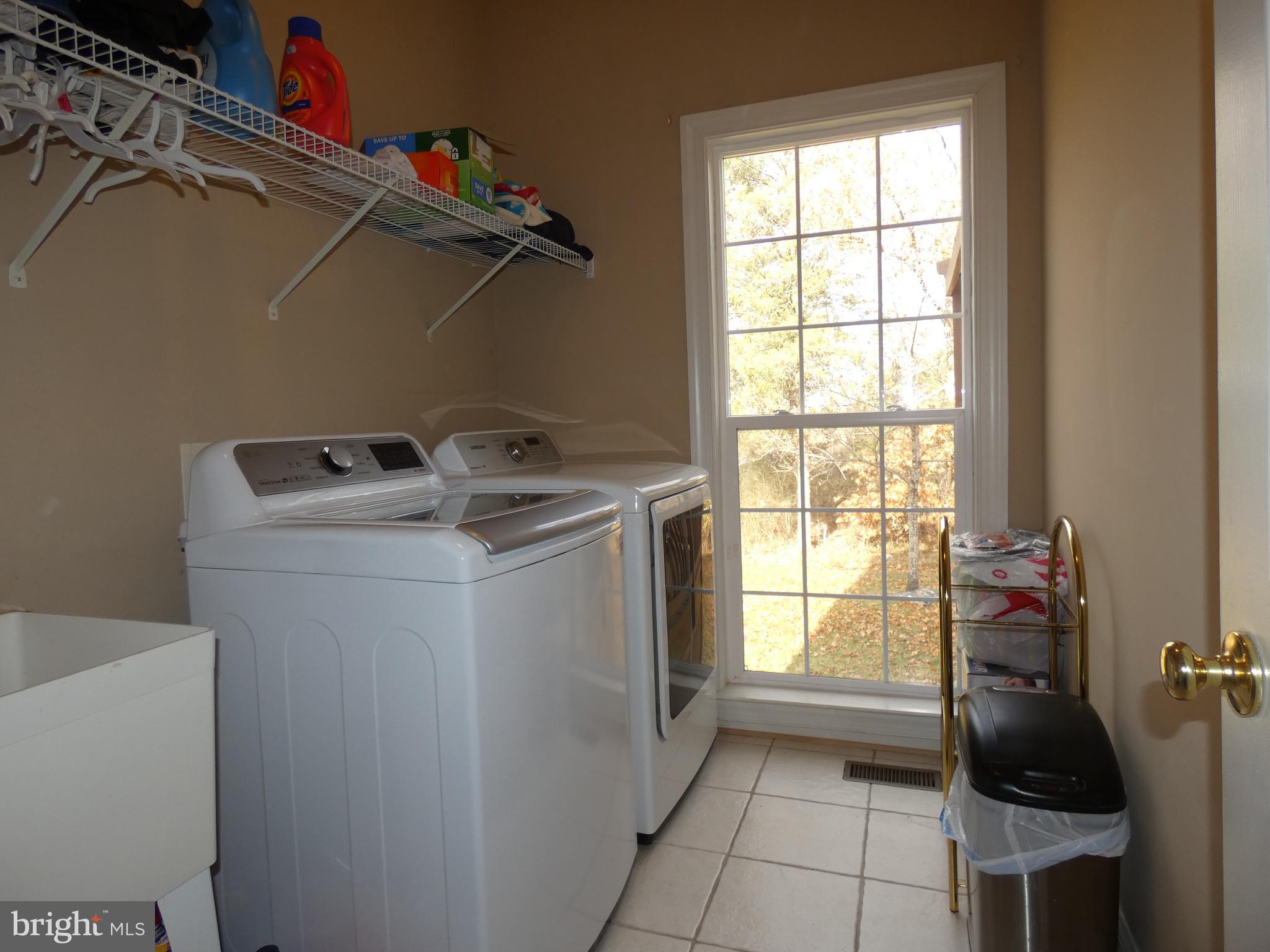 BROAD RUN OAKS - Residential