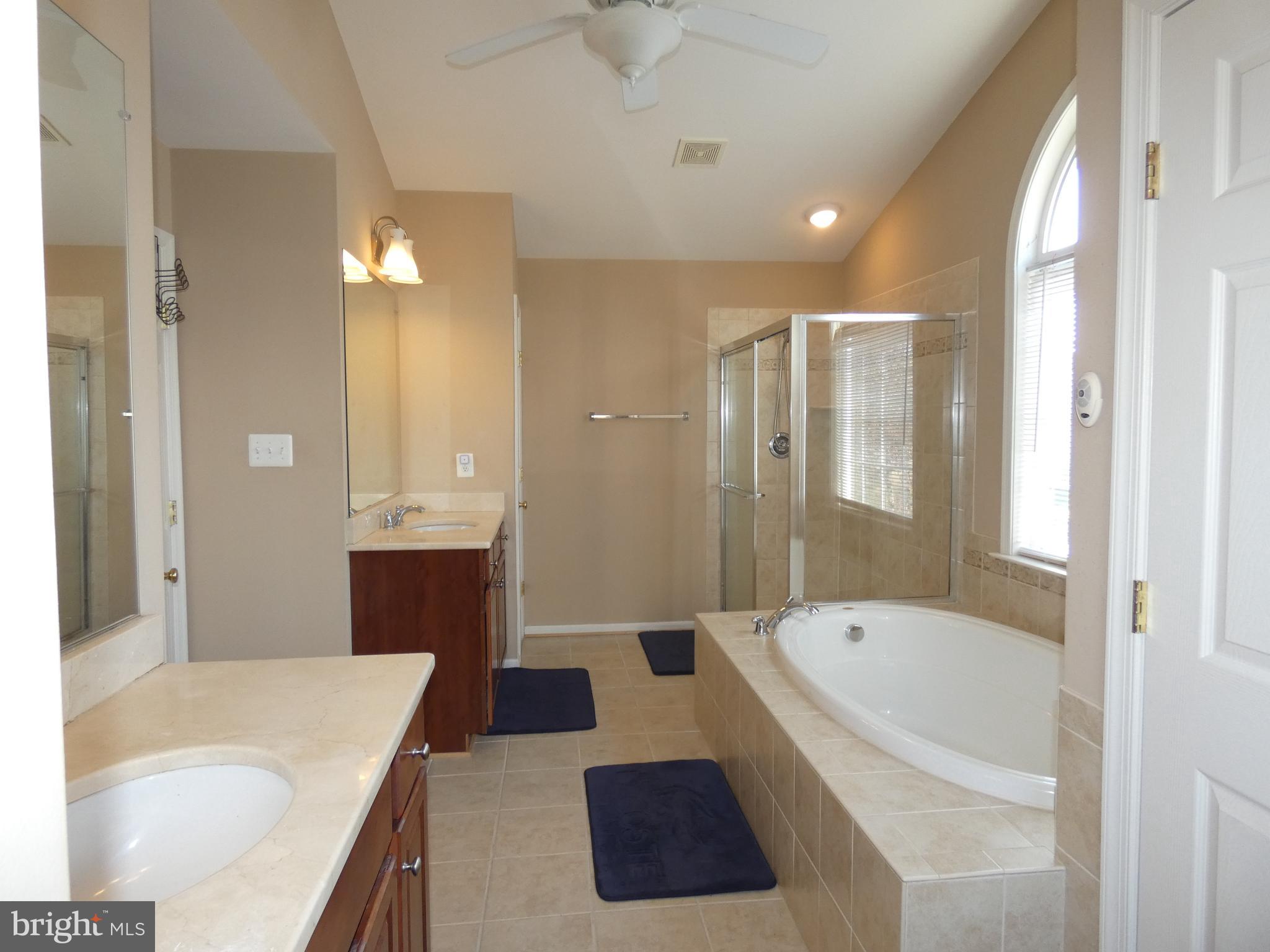 BROAD RUN OAKS - Residential