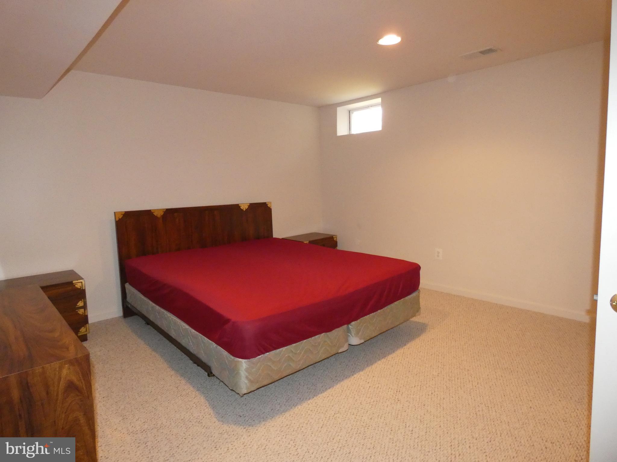 BROAD RUN OAKS - Residential