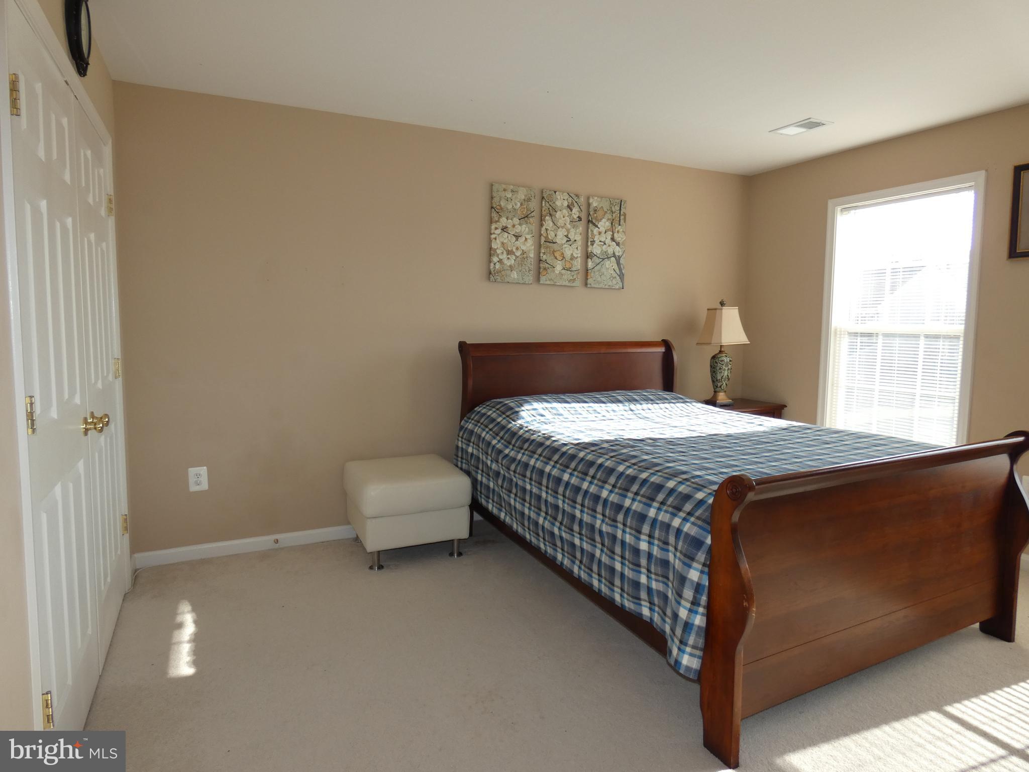 BROAD RUN OAKS - Residential