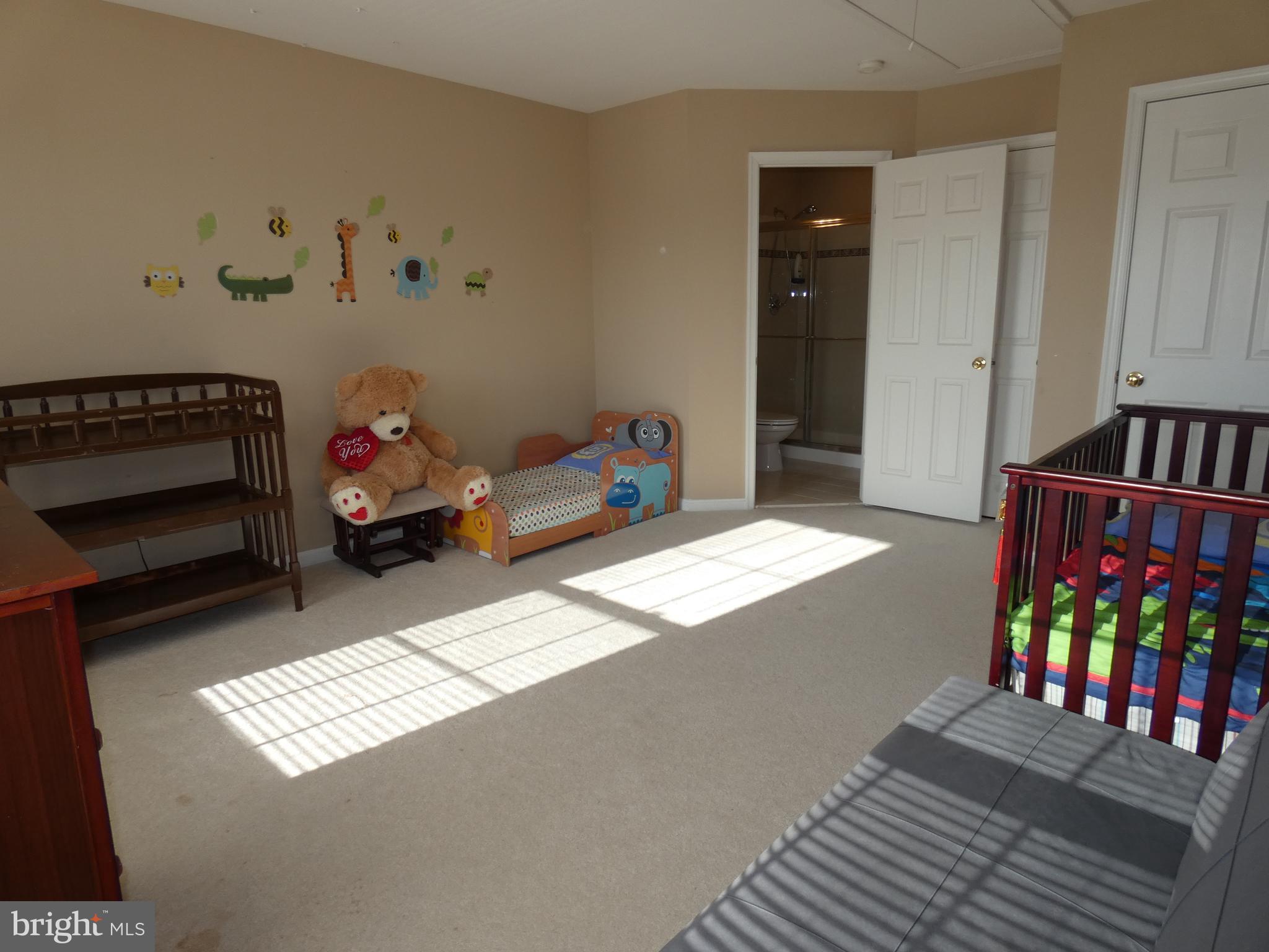 BROAD RUN OAKS - Residential