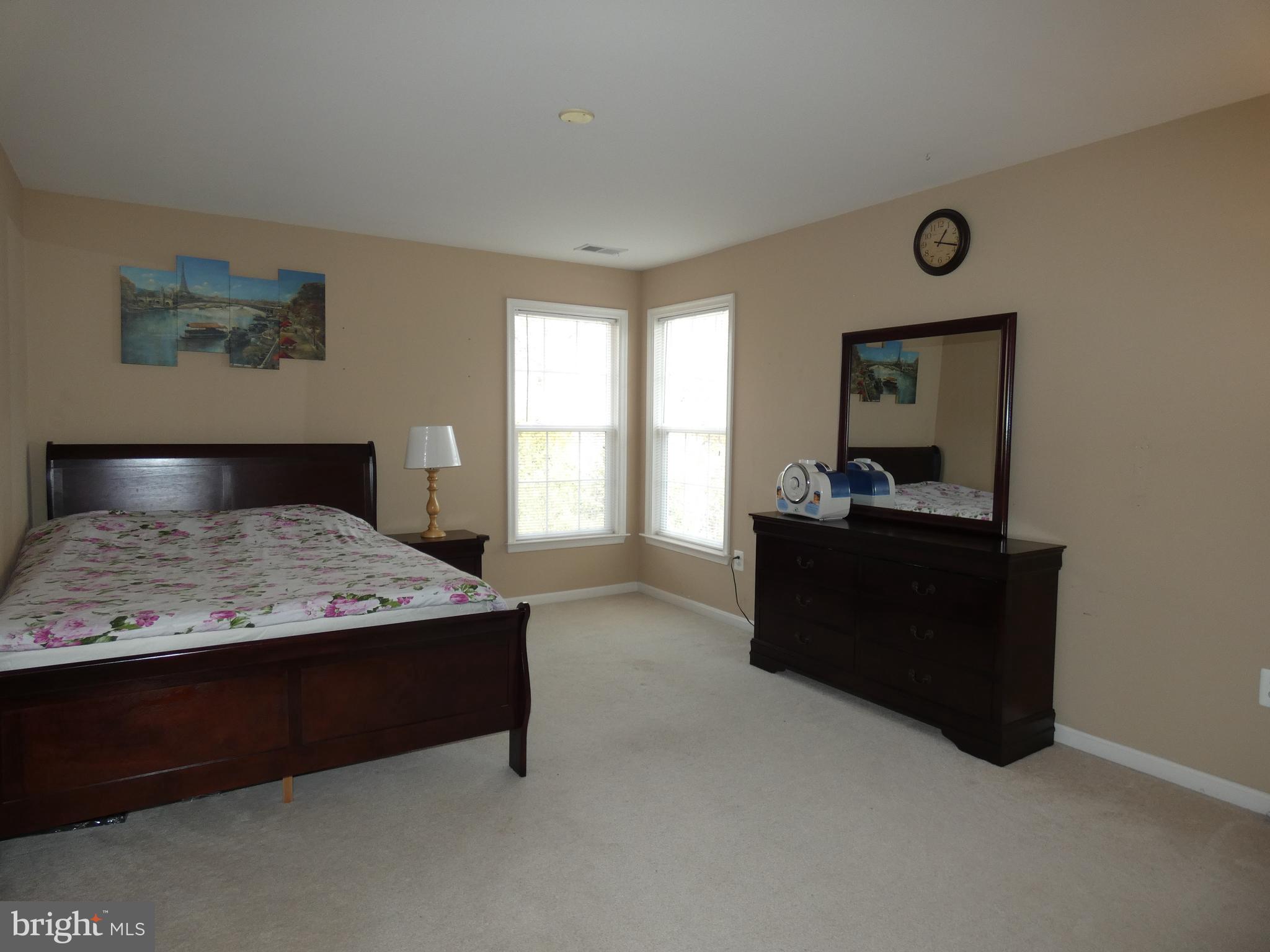 BROAD RUN OAKS - Residential