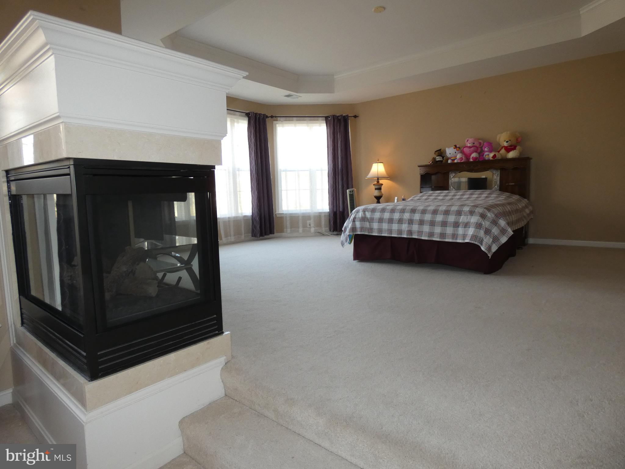 BROAD RUN OAKS - Residential