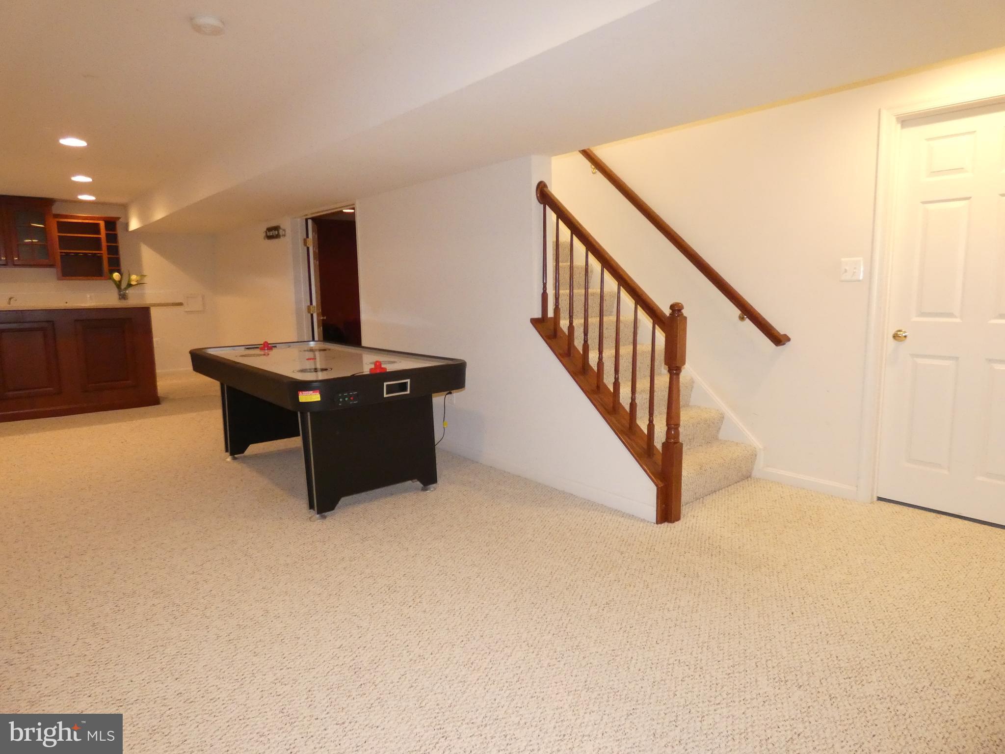 BROAD RUN OAKS - Residential