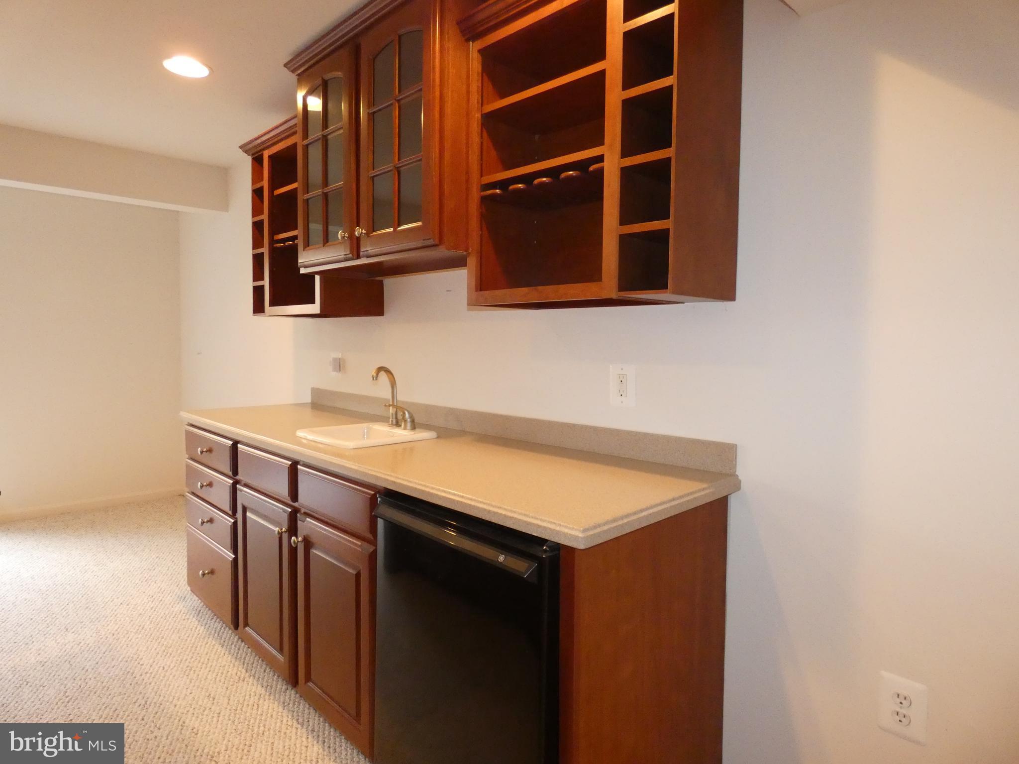 BROAD RUN OAKS - Residential