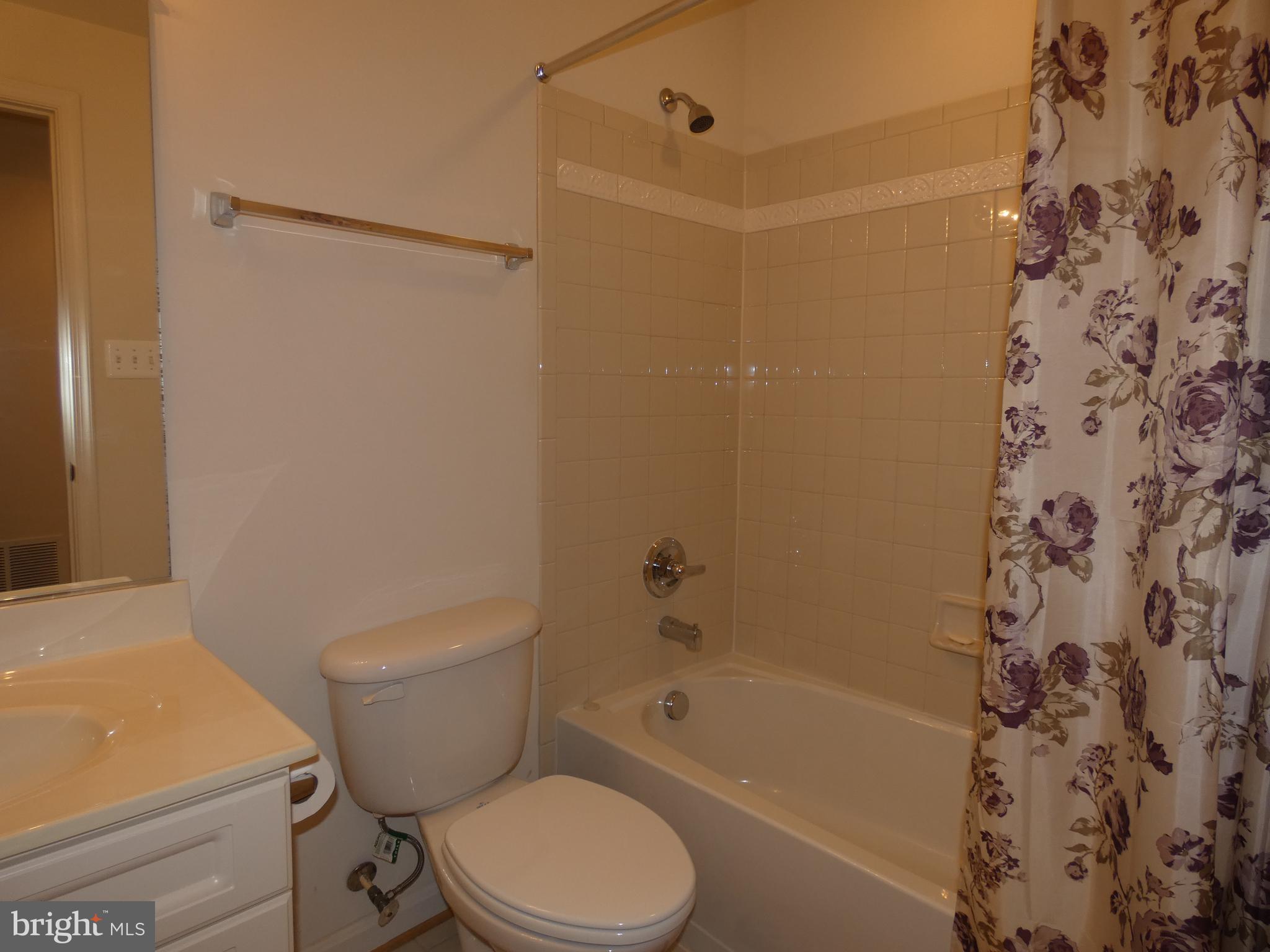 BROAD RUN OAKS - Residential