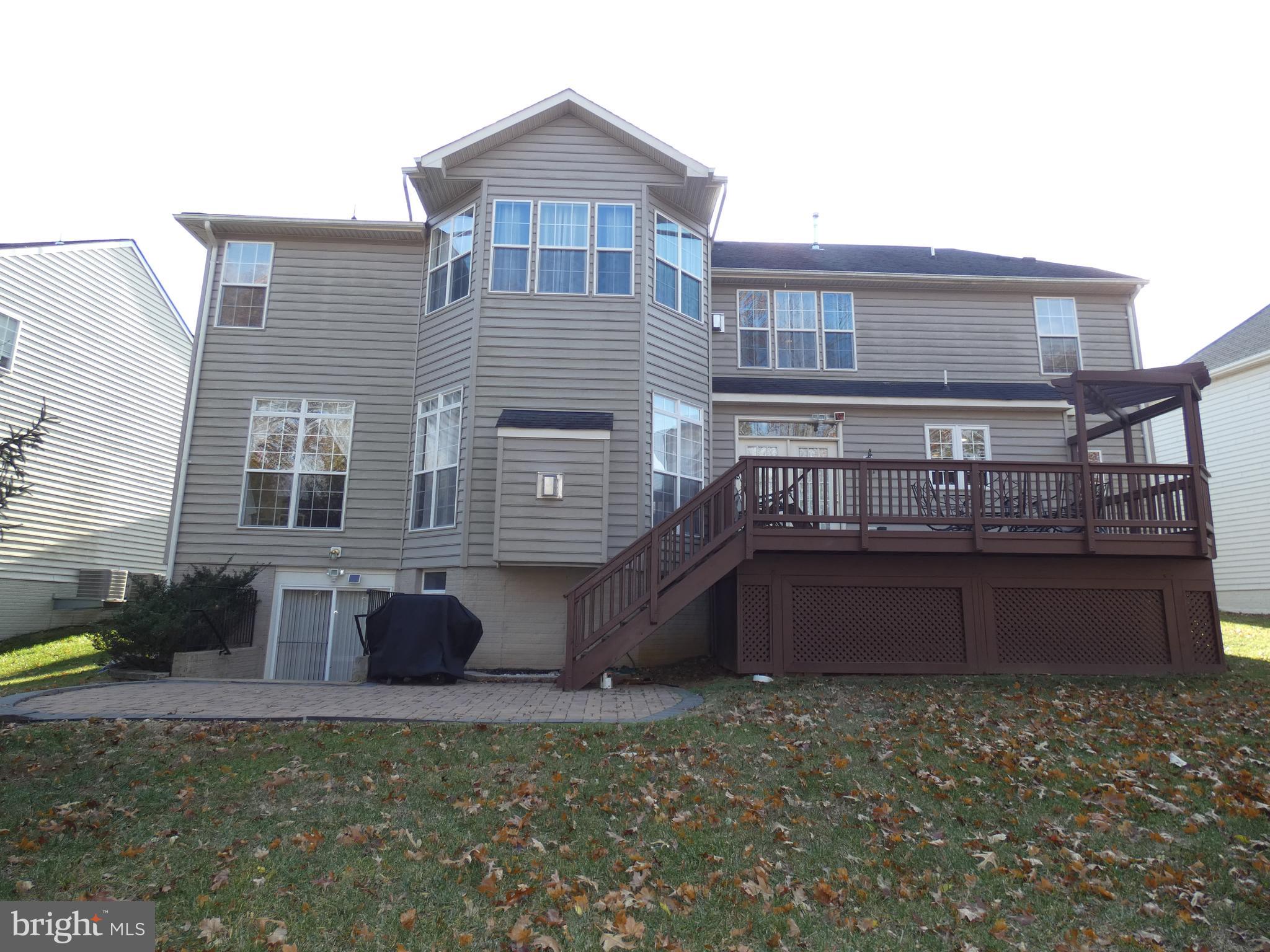 BROAD RUN OAKS - Residential