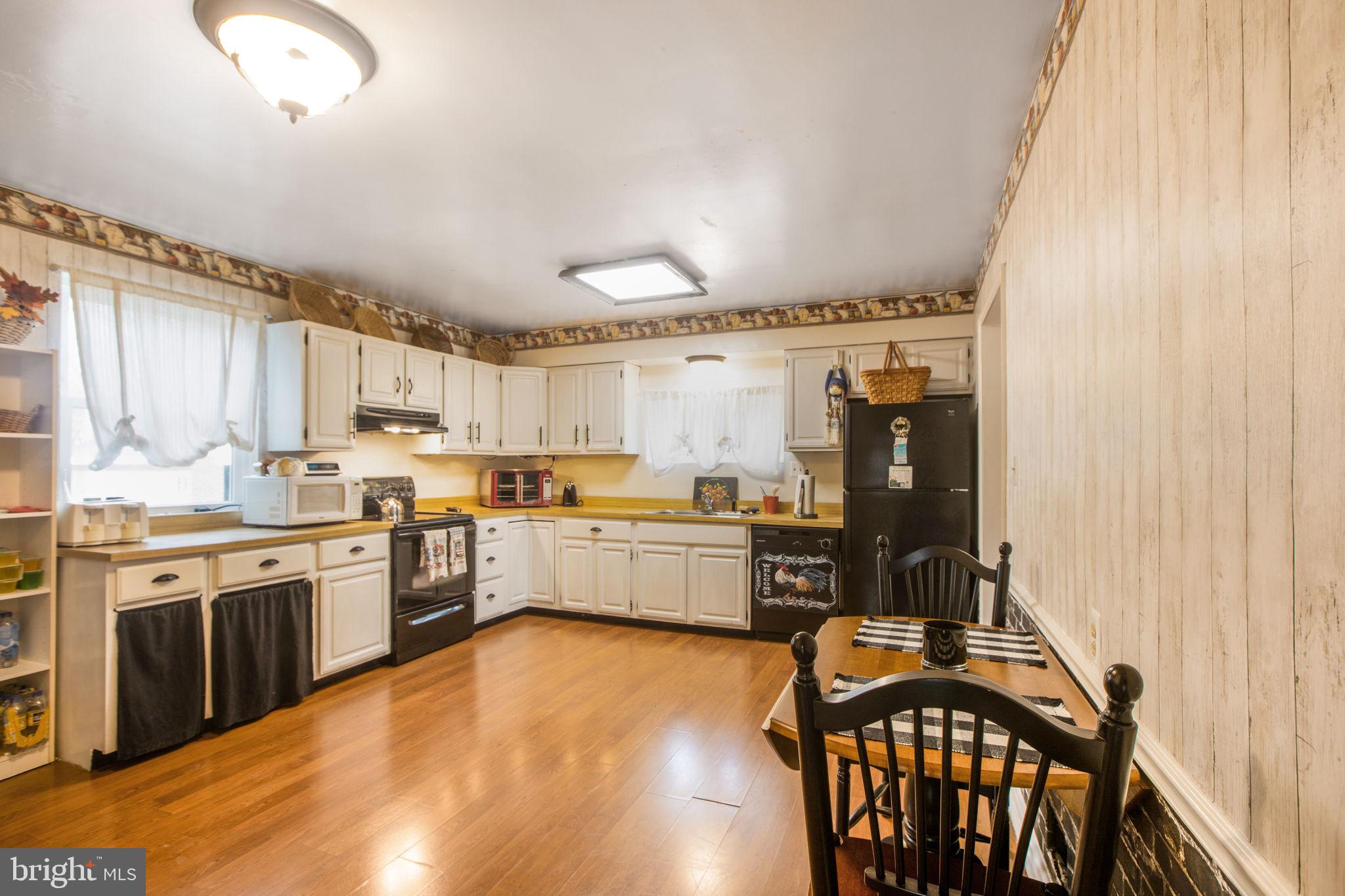 SURRATTS MANOR - Residential