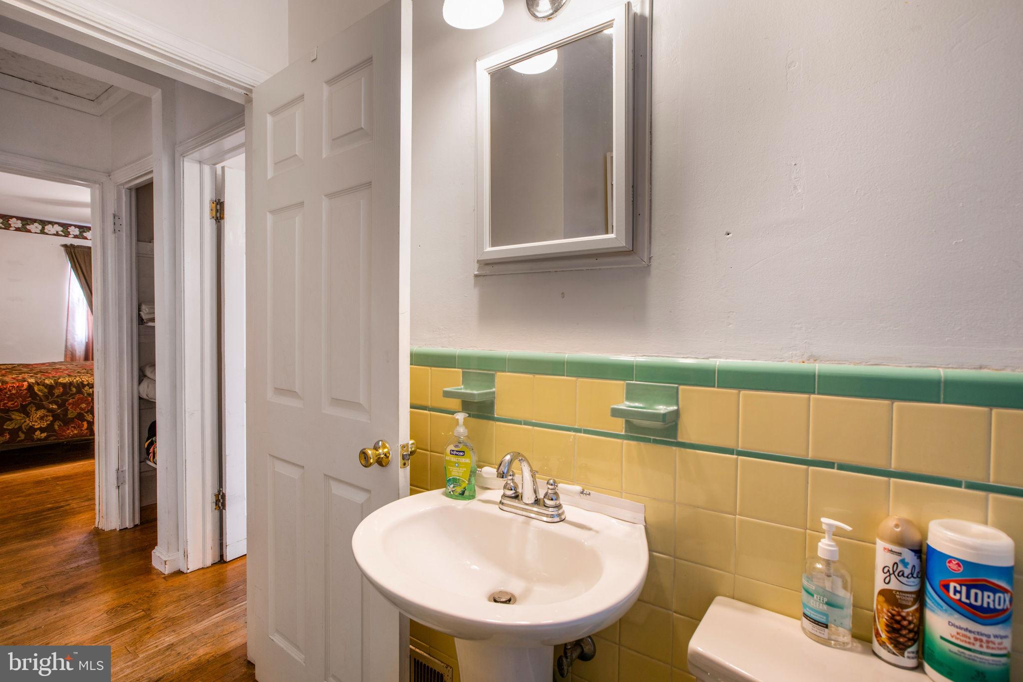 SURRATTS MANOR - Residential