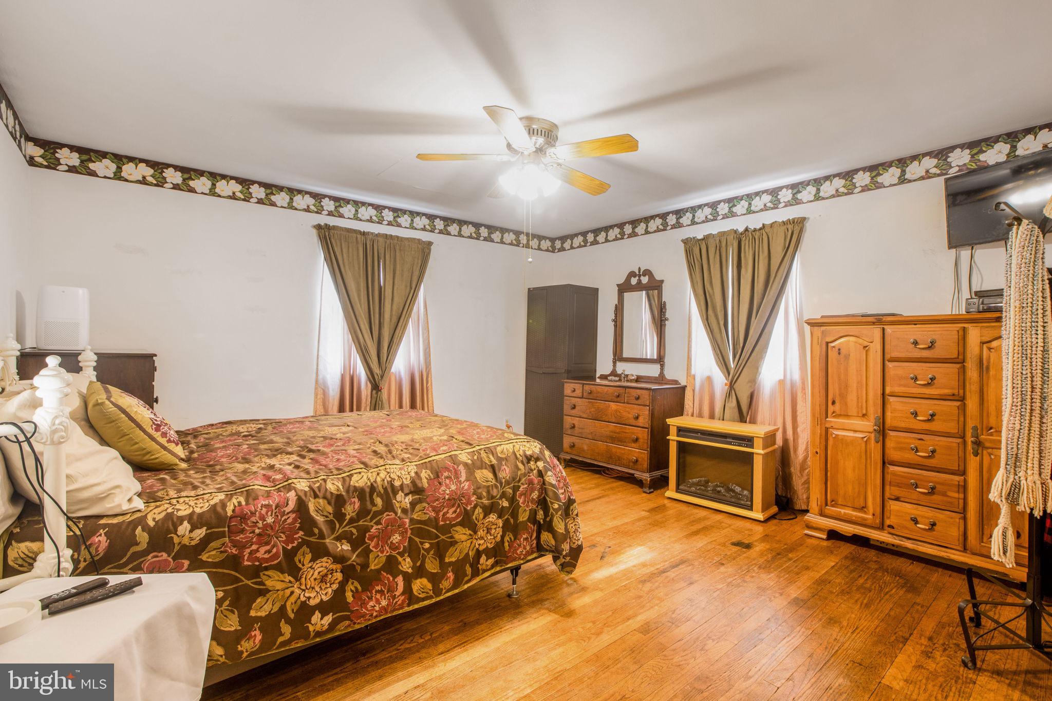 SURRATTS MANOR - Residential