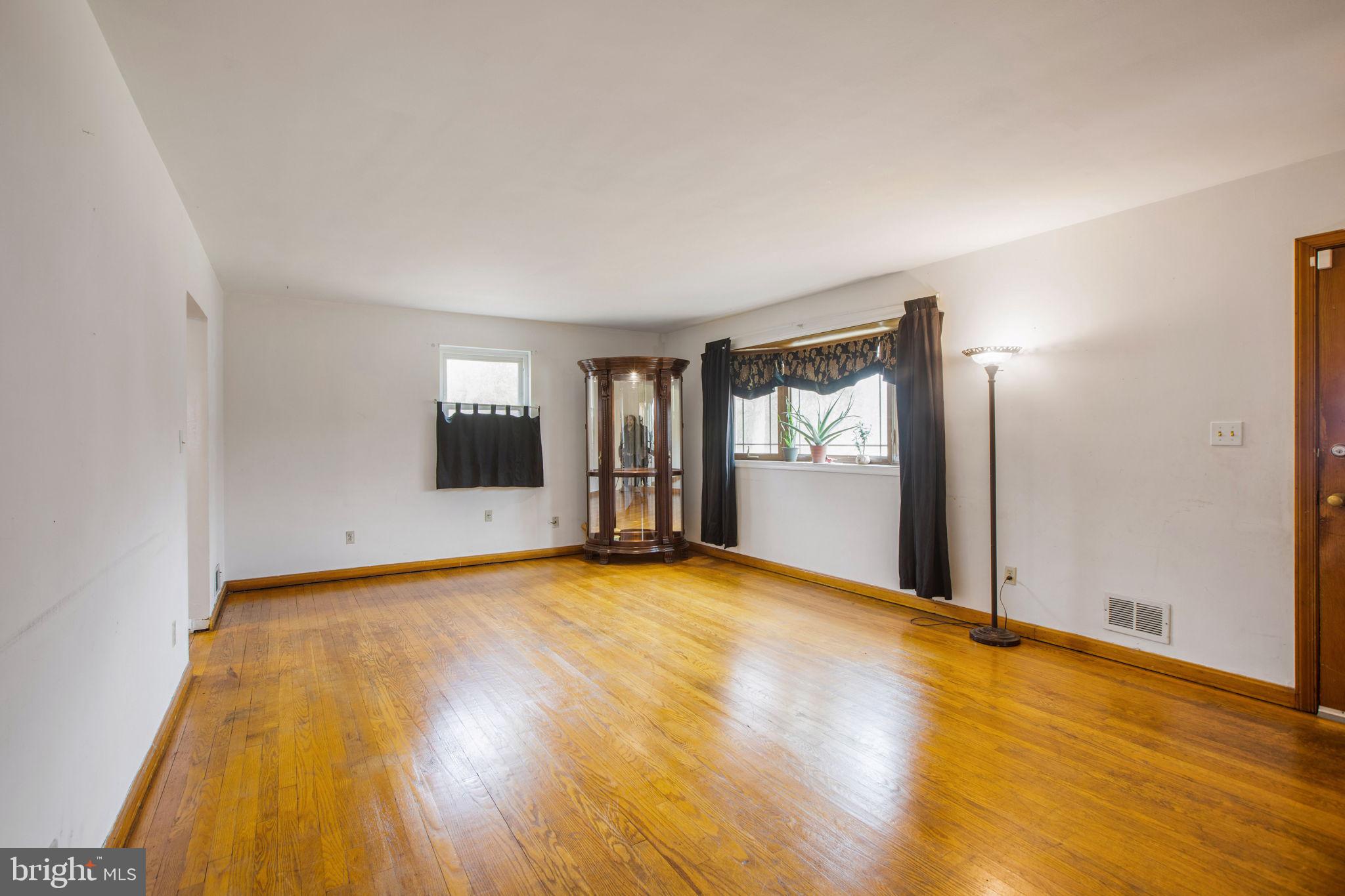 SURRATTS MANOR - Residential