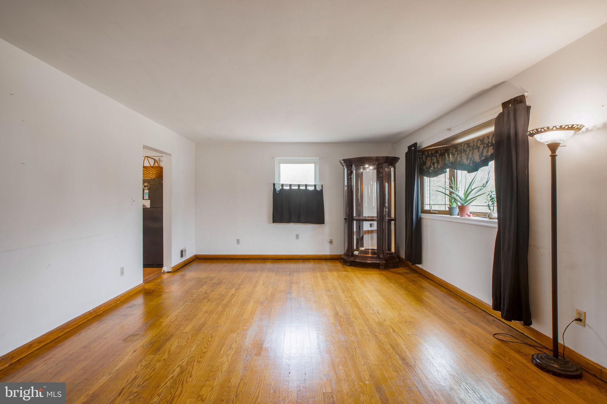 SURRATTS MANOR - Residential