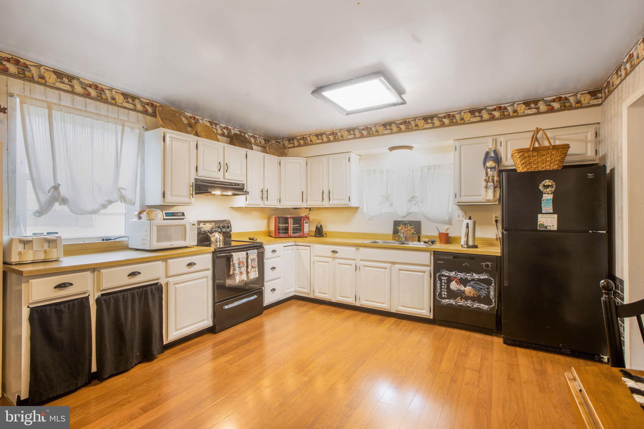 SURRATTS MANOR - Residential