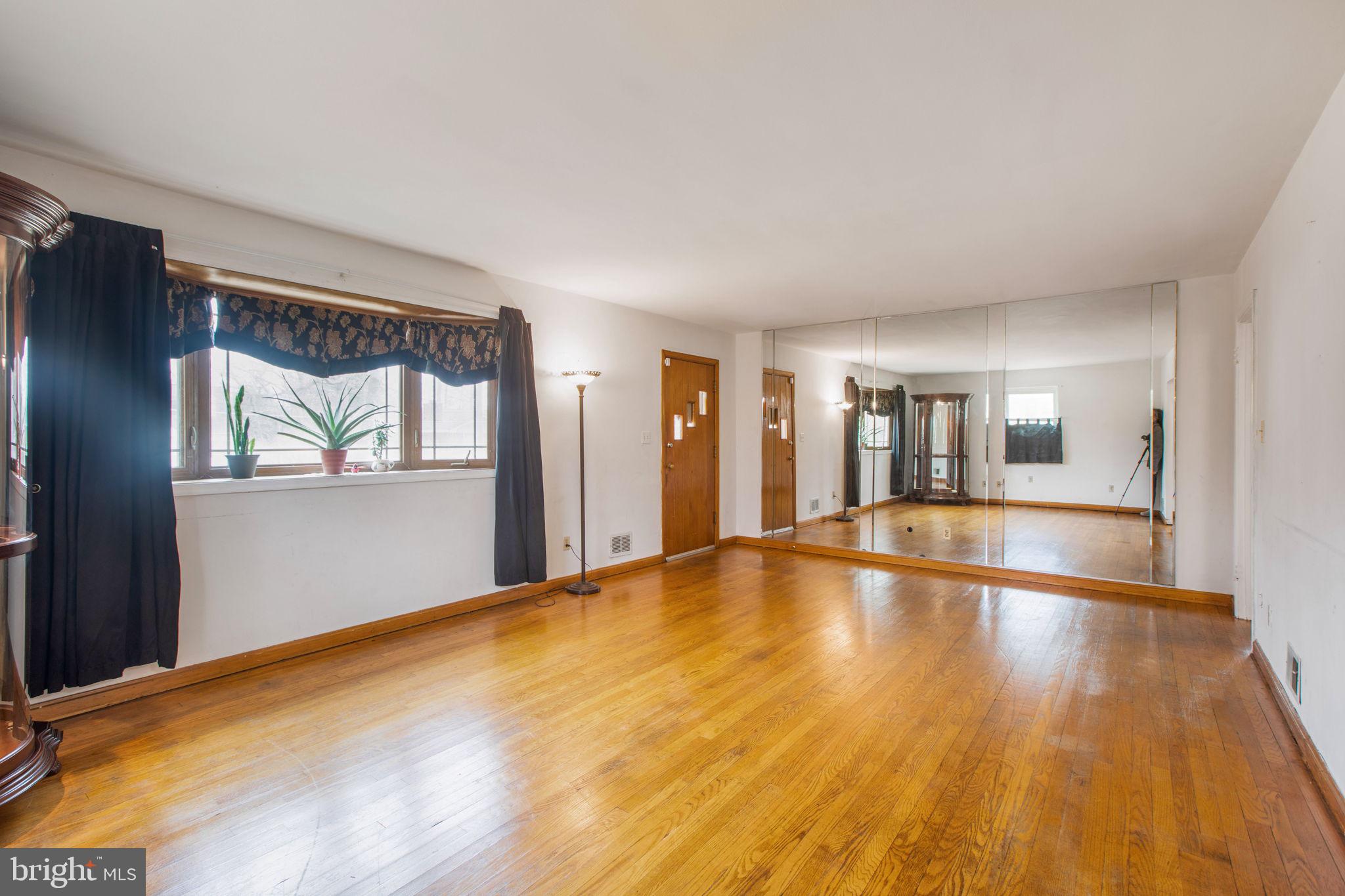 SURRATTS MANOR - Residential