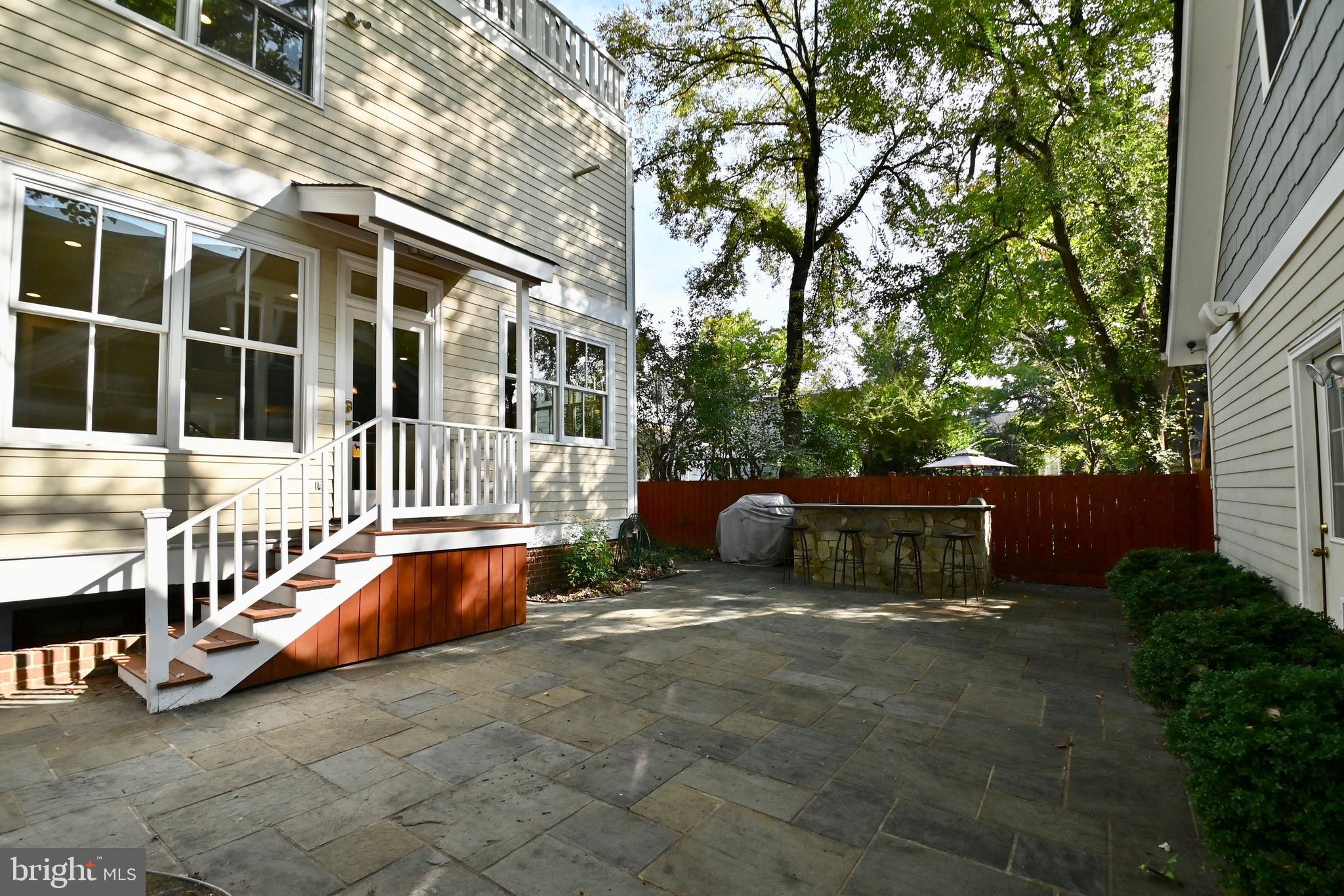 ROSEMONT - Residential Lease