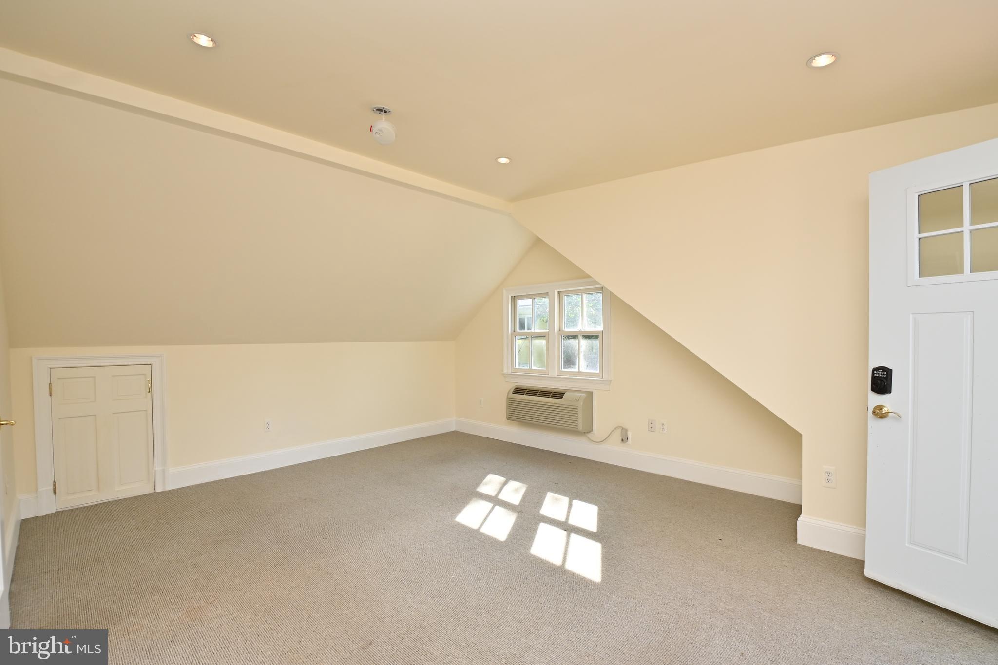 ROSEMONT - Residential Lease