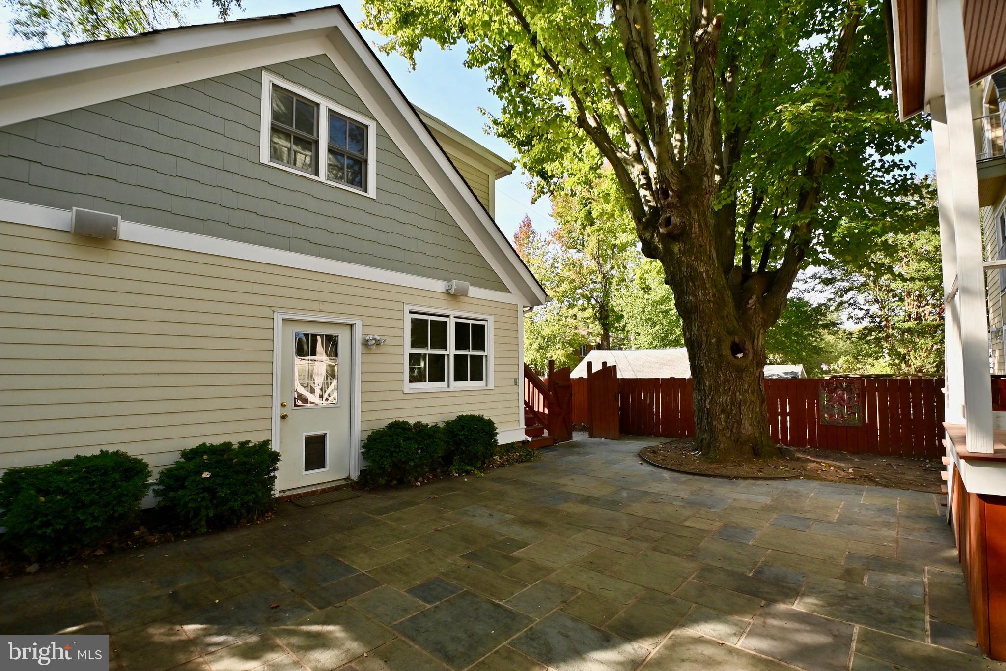 ROSEMONT - Residential Lease