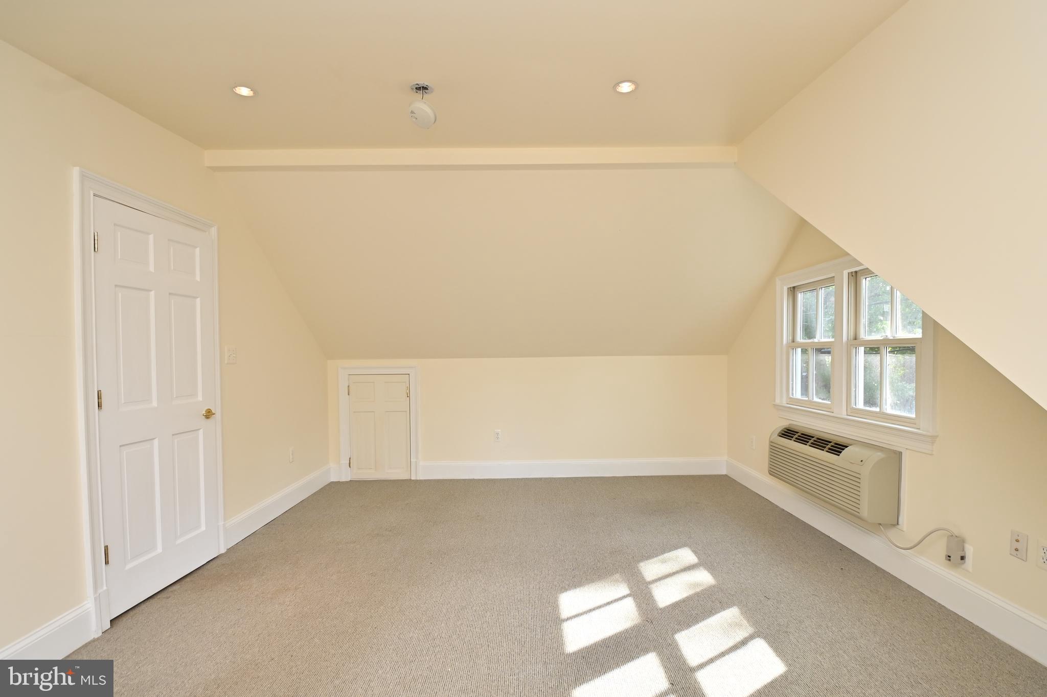 ROSEMONT - Residential Lease