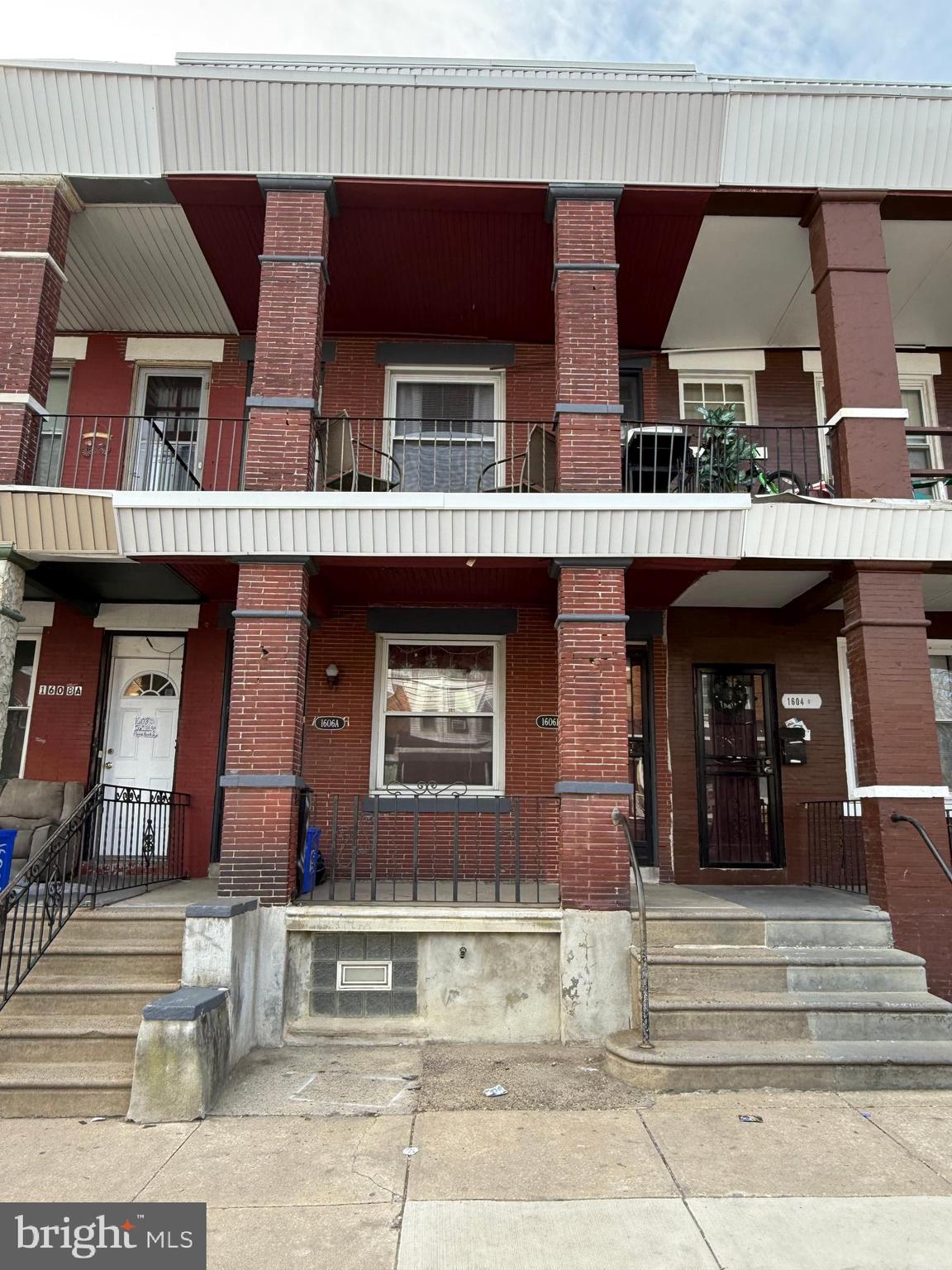 MAKE MONEY WHILE YOU LIVE IN ONE UNIT AND HAVE THE OTHER UNIT HELP PAY YOUR MORTGAGE . STOP PAYING RENT TO YOUR LANDLORD , BUILD YOUR EQUITY EVERY YEAR
WHLIE YOU SLEEP
This Spacious TWO Bedroom unit each is a ready Turn Key Duplex , with upgrades include Carpeting painting and TWO Seperate Heaters
TENANTS PAY Gas Heating AND ELECTRIC ,
A MUST SEE TODAY
