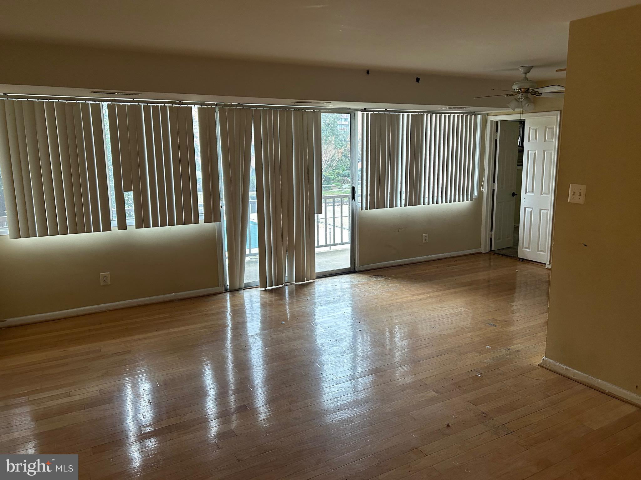 THE SEASONS - Residential