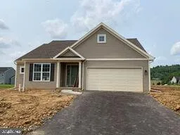 8 Cambridge Lane, Lewistown, PA 17044