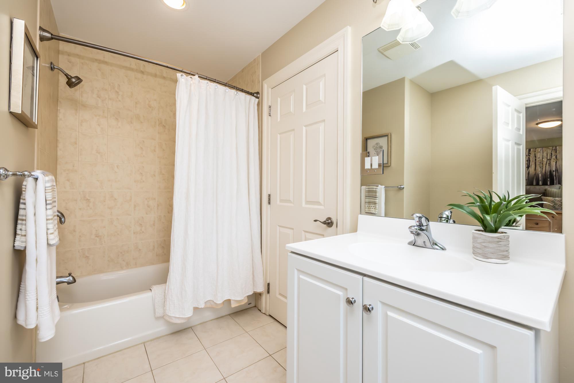 NEWLIN GREENE - Residential