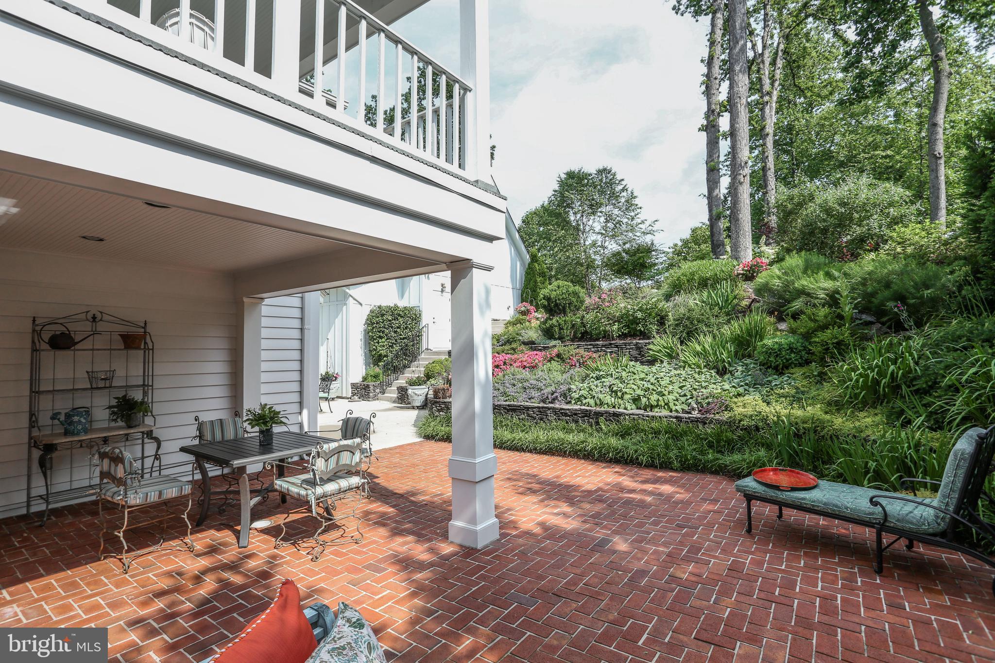 COUNTRY CLUB HILLS - Residential