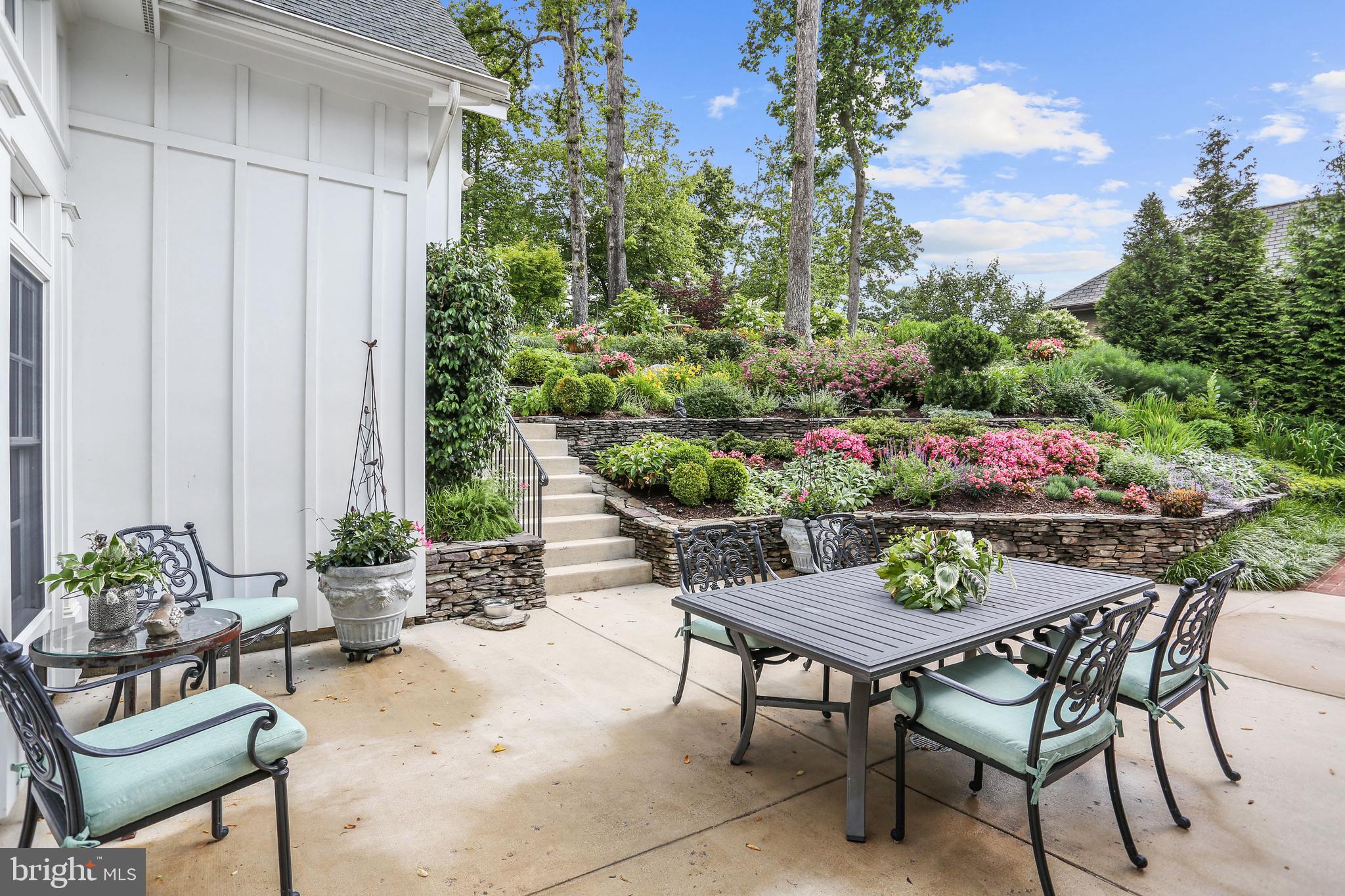 COUNTRY CLUB HILLS - Residential