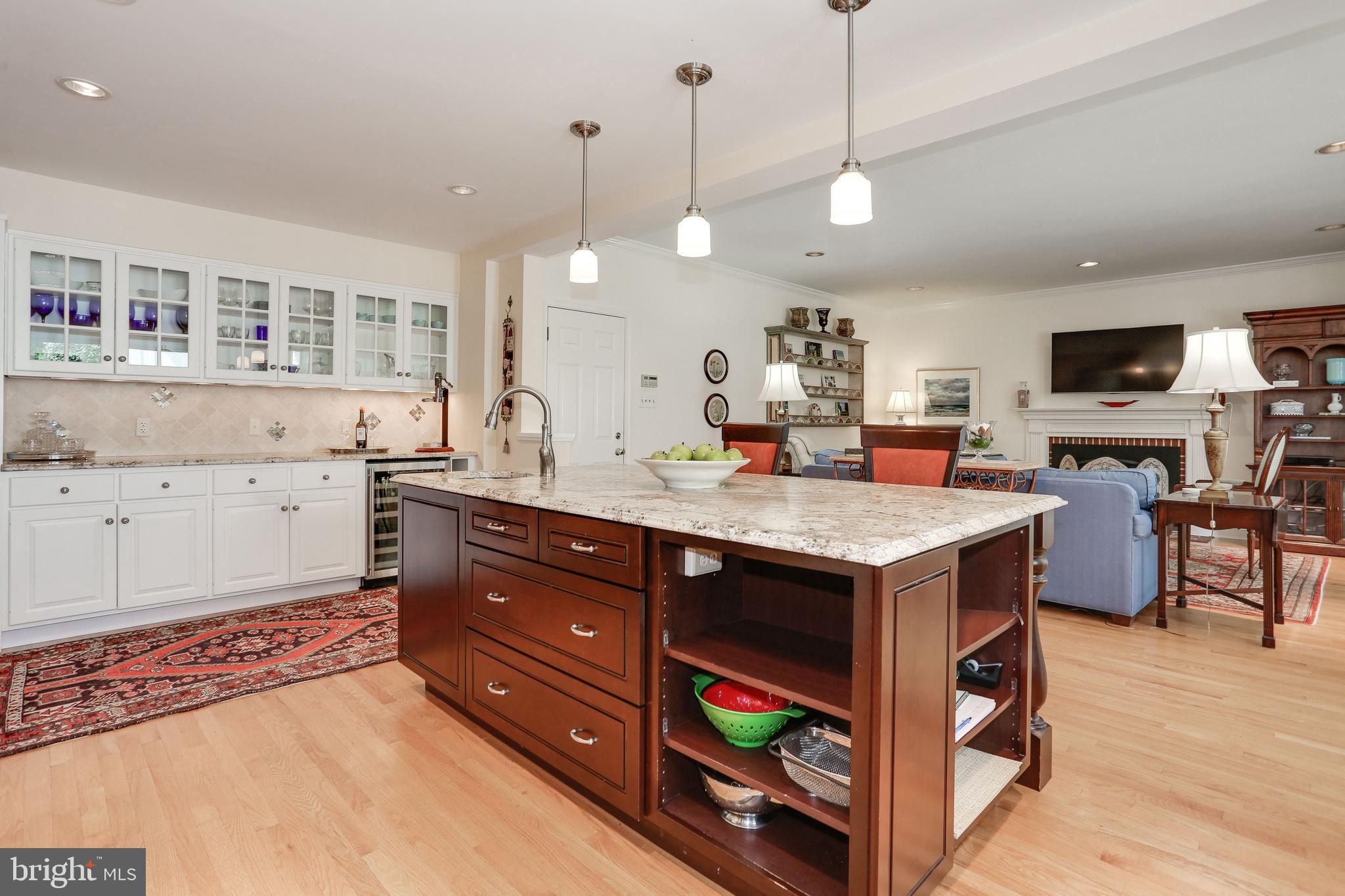 COUNTRY CLUB HILLS - Residential