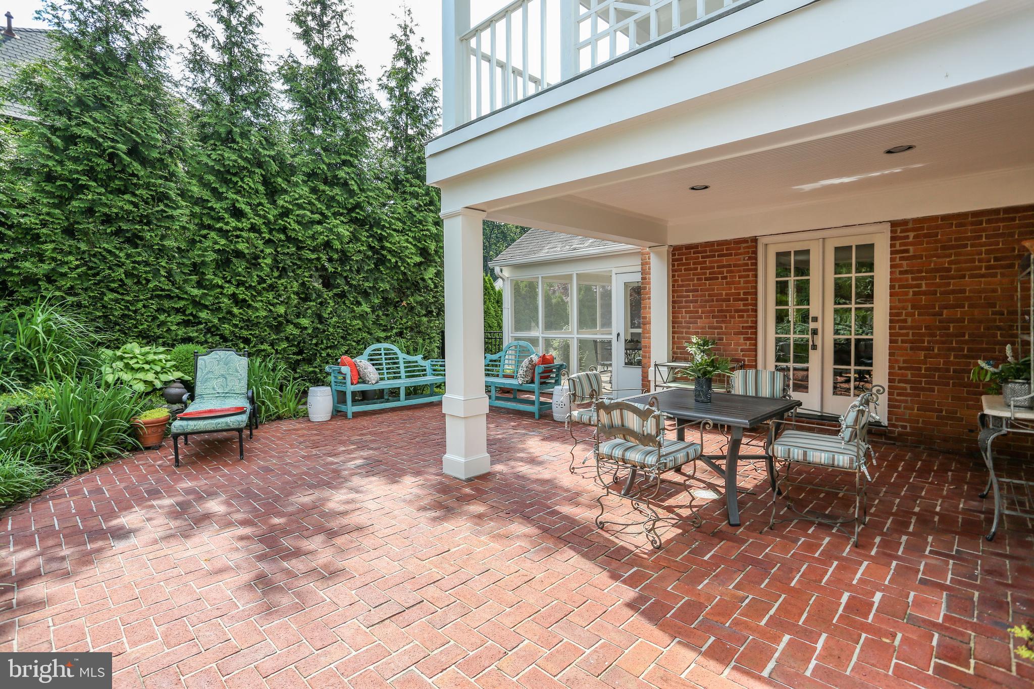 COUNTRY CLUB HILLS - Residential