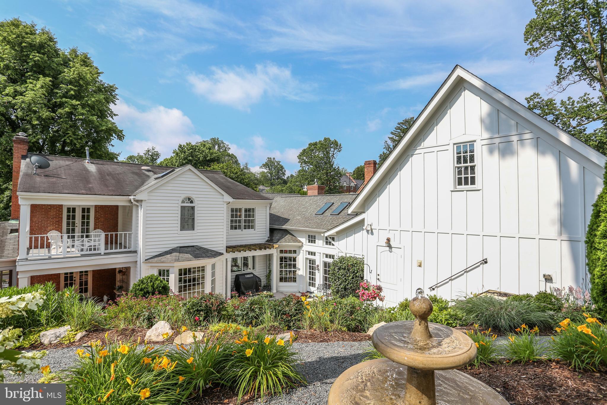 COUNTRY CLUB HILLS - Residential